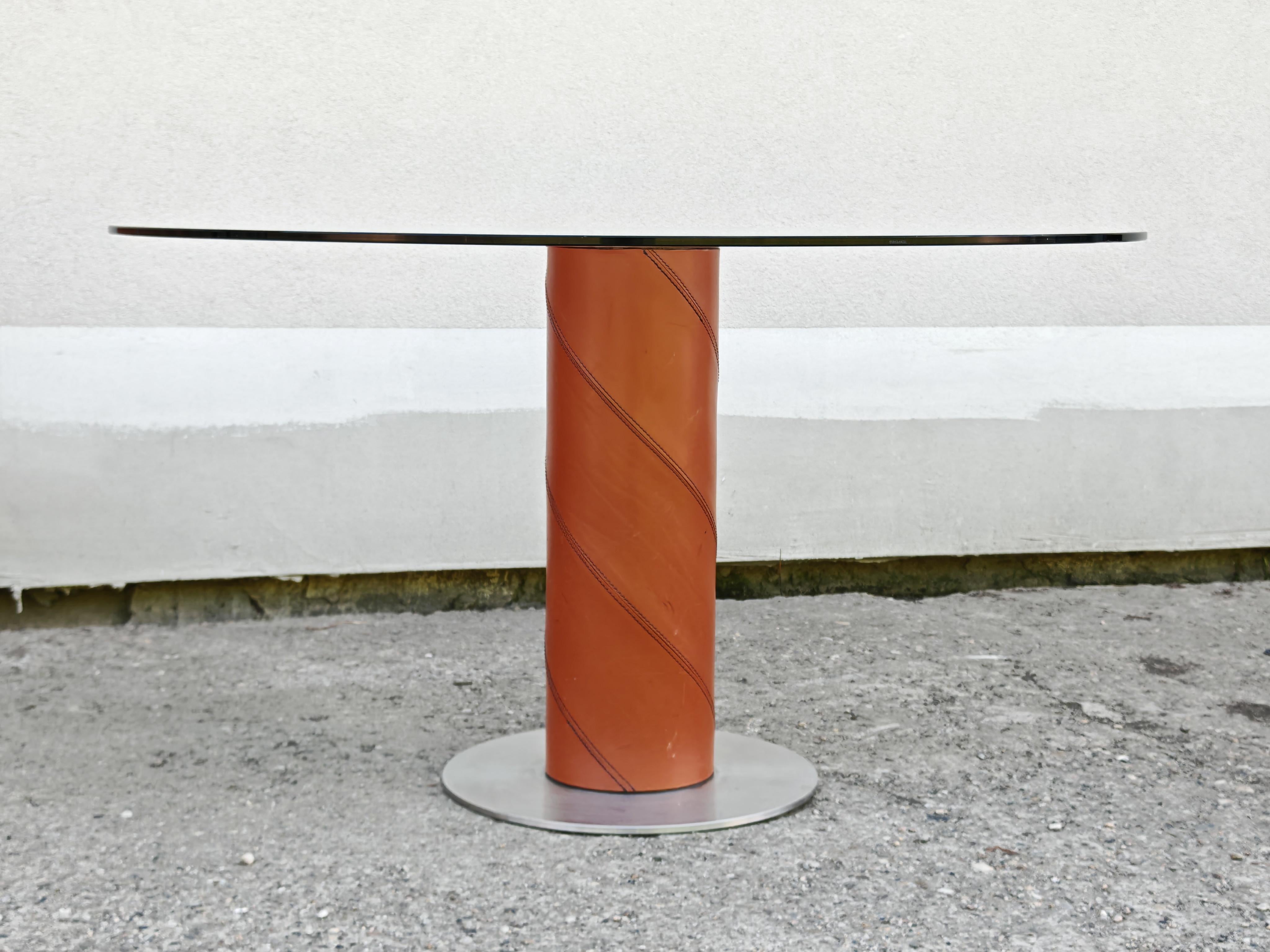 Table de salle à manger postmoderne en cuir et plateau de verre par Giancarlo Vegni pour Fasem en vente 4