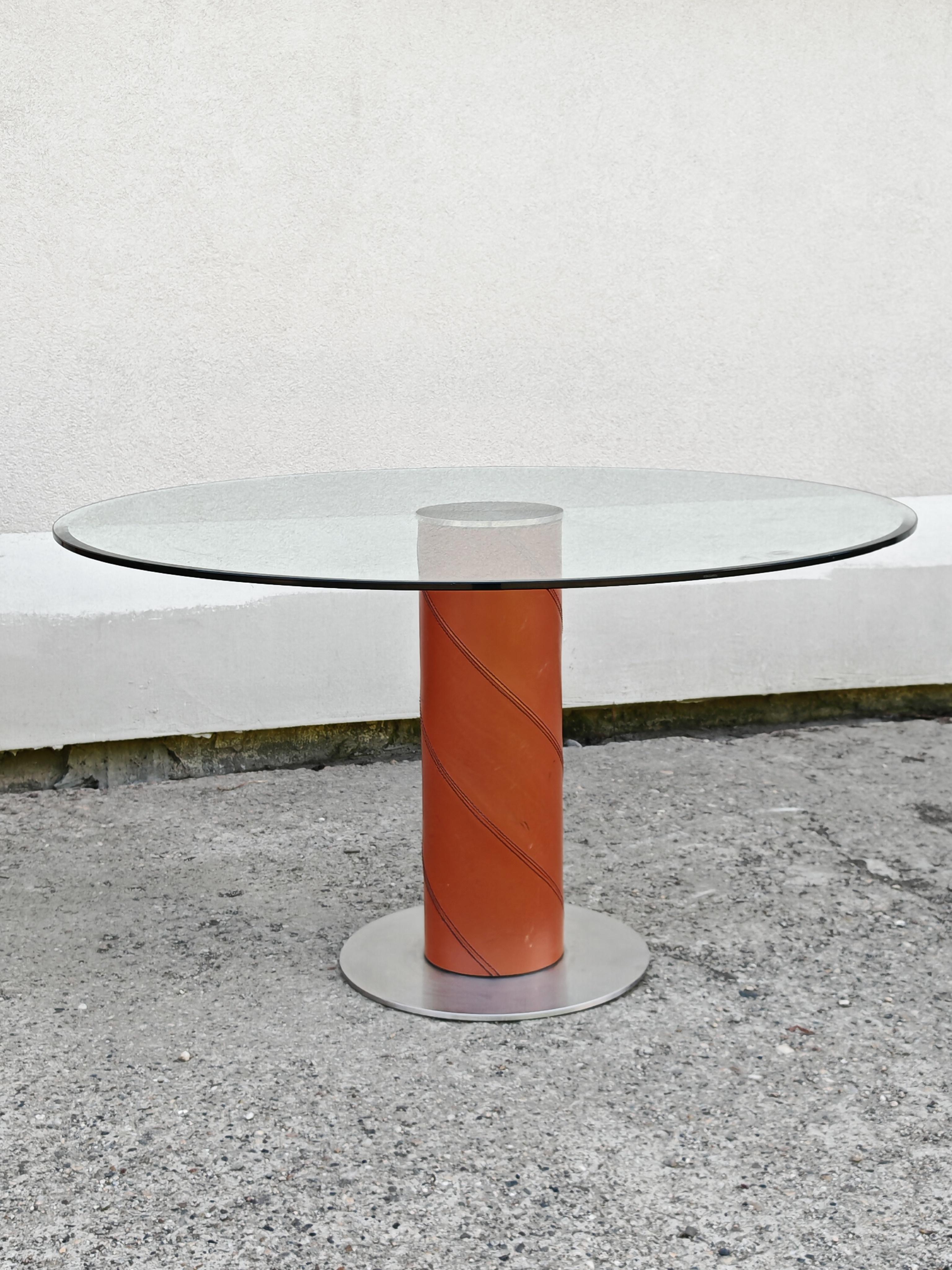 Table de salle à manger postmoderne en cuir et plateau de verre par Giancarlo Vegni pour Fasem en vente 5