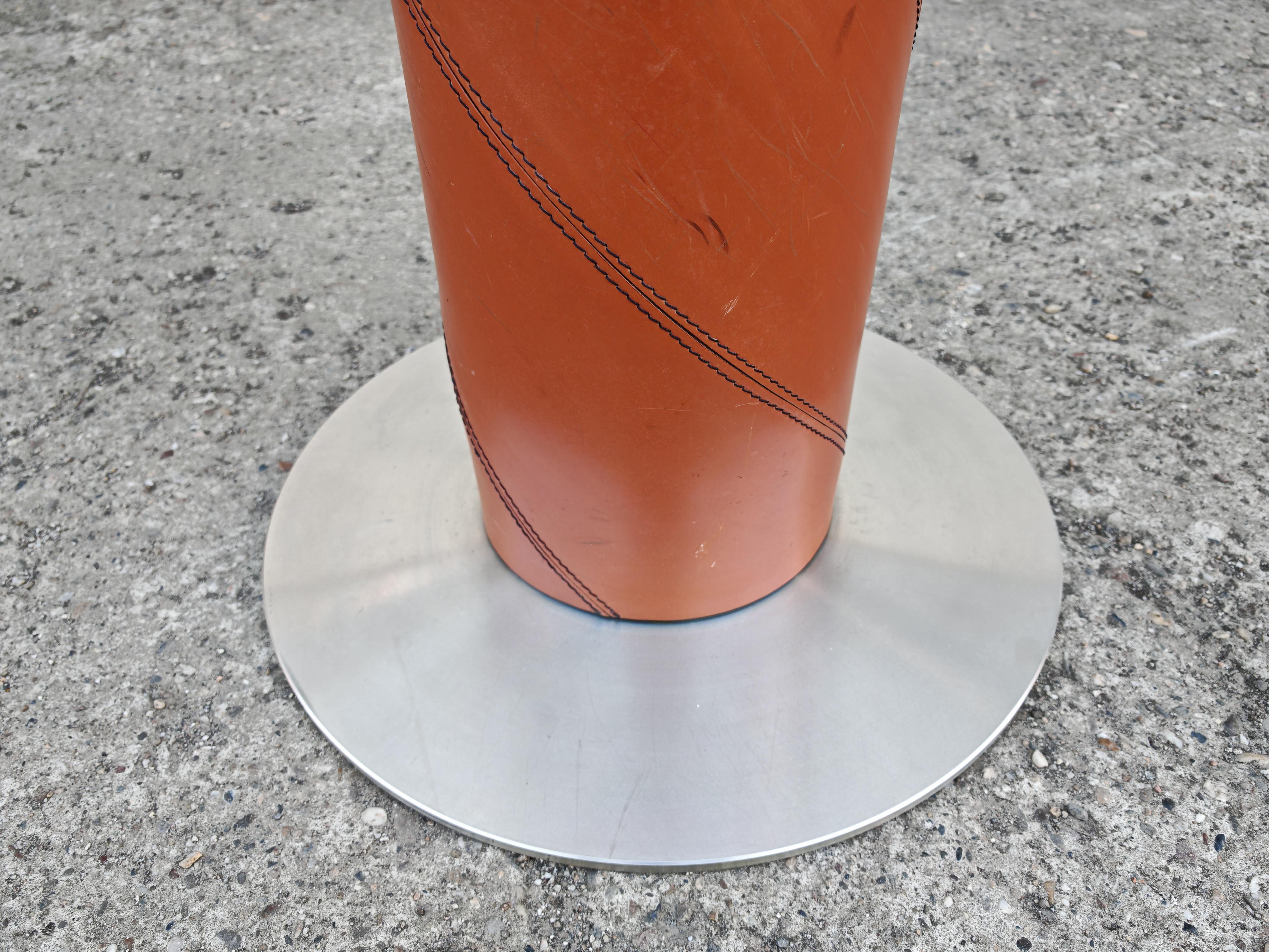 Table de salle à manger postmoderne en cuir et plateau de verre par Giancarlo Vegni pour Fasem en vente 2