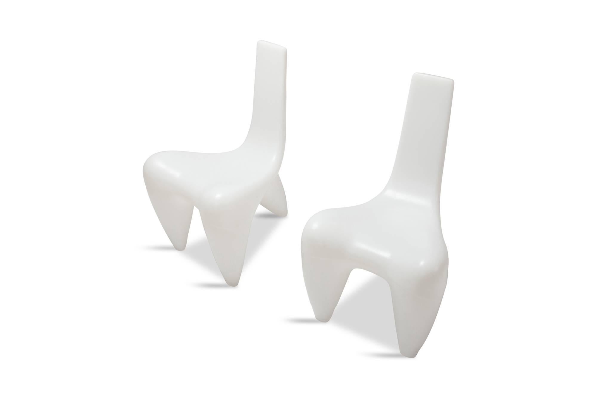 “Spidlight” chairs in white with organically shaped tripod base in polypropylene by Douglas Mont for JetNet Design, France, 2000. Due the use of material and modern appearance, these chair can serve multiple purposes, such a garden or pool furniture.