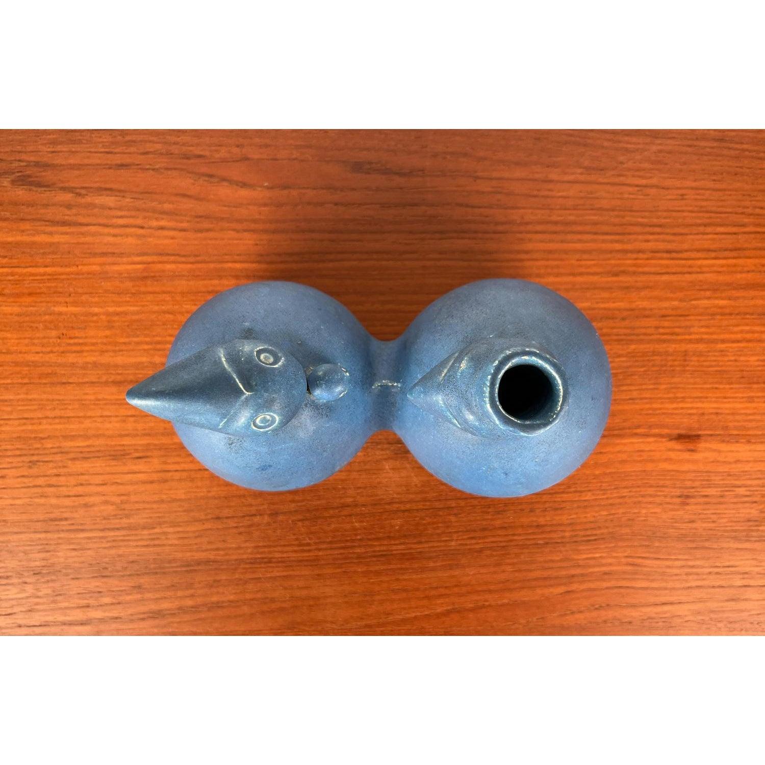 Postmoderne holländische Studio Pottery Skulpturale Vase mit Vogelmotiv, Holland, 1996 (Keramik) im Angebot