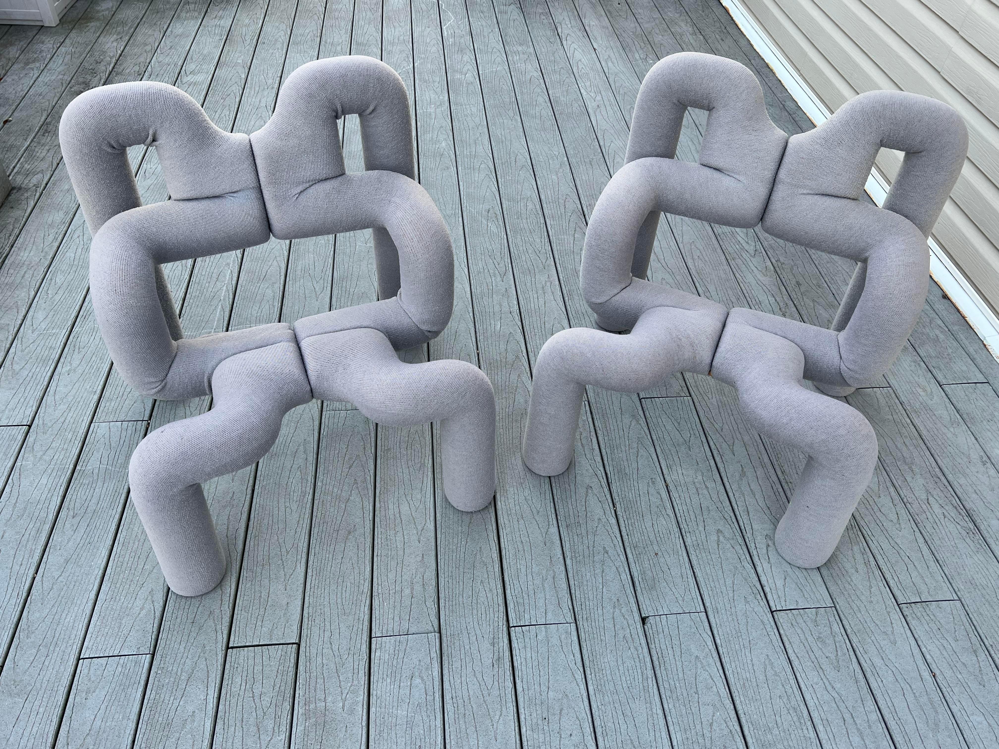 Mod Ekstrem Sessel, entworfen von Terje Ekstrom. Ekstrem ist nicht nur ein Stuhl, sondern vielmehr ein eigenständiges Objekt. Es handelt sich um einen der ersten postmodernen Entwürfe Norwegens. Die unerwartete Geometrie des Stuhls ermöglicht es,