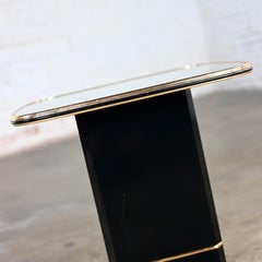 Mesa auxiliar o auxiliar postmoderna con tapa de espejo y base de pedestal lacada en negro