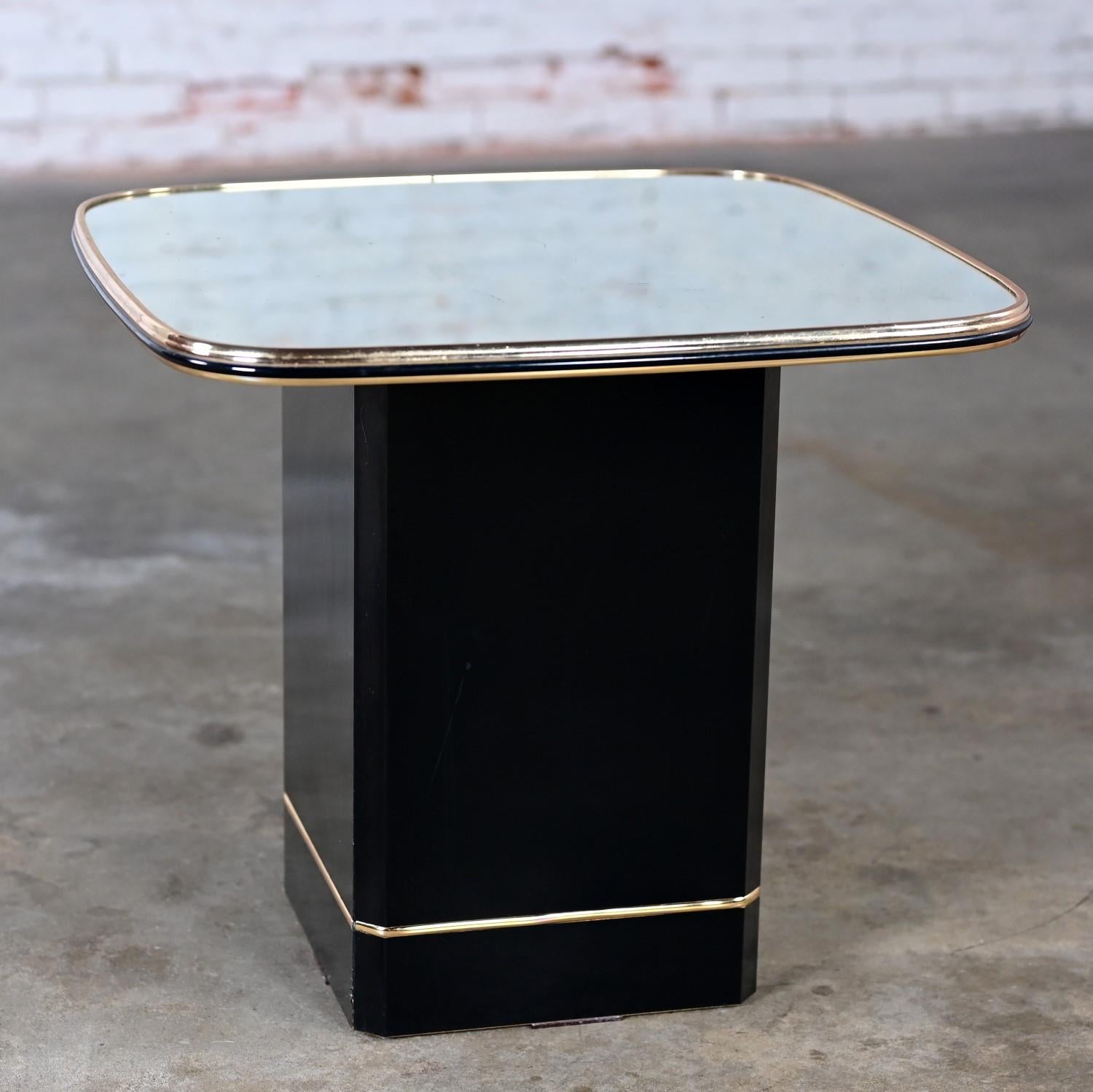 Post-Modern Postmodern End or Side Table with Mirror Top & Black Laquered Pedestal Base For Sale