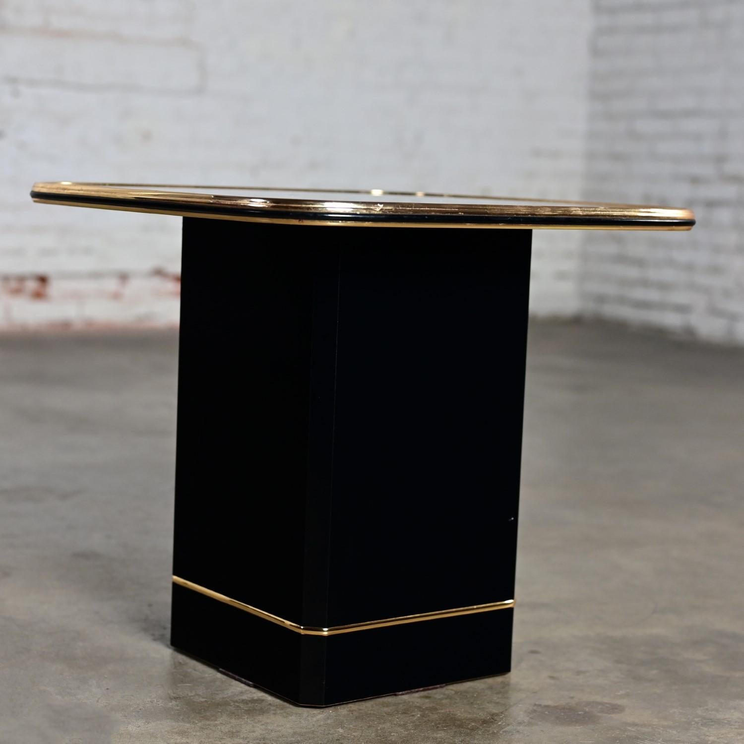 Postmodern End or Side Table with Mirror Top & Black Laquered Pedestal Base In Good Condition For Sale In Topeka, KS
