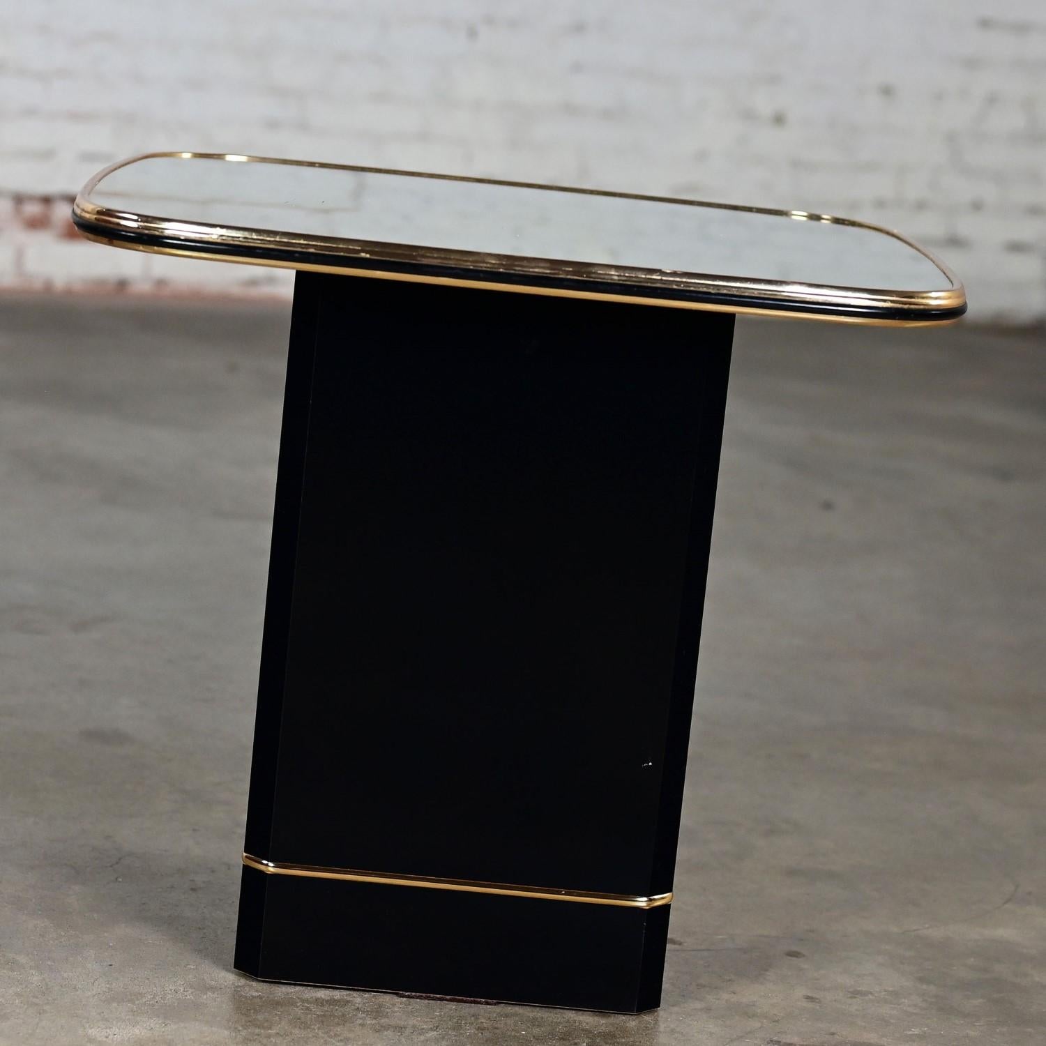 20th Century Postmodern End or Side Table with Mirror Top & Black Laquered Pedestal Base For Sale