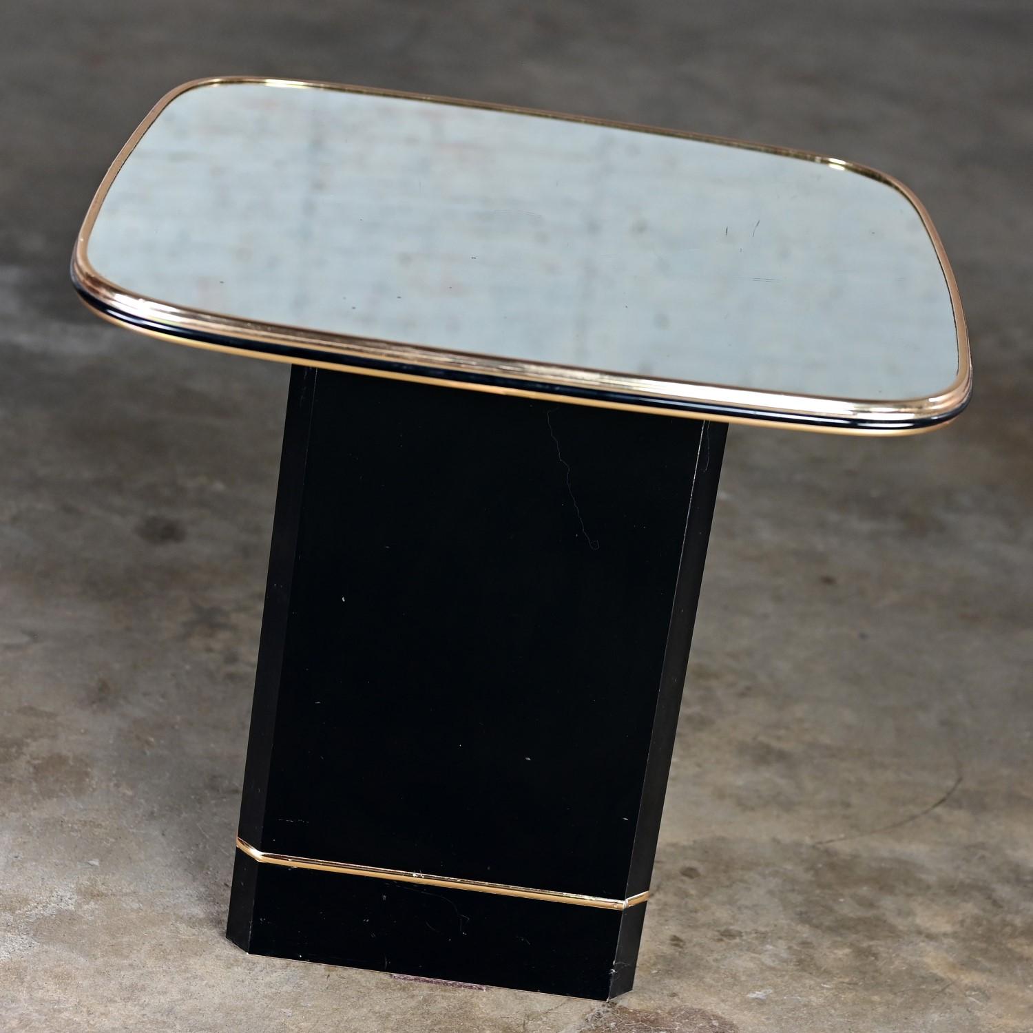 Postmodern End or Side Table with Mirror Top & Black Laquered Pedestal Base For Sale 3