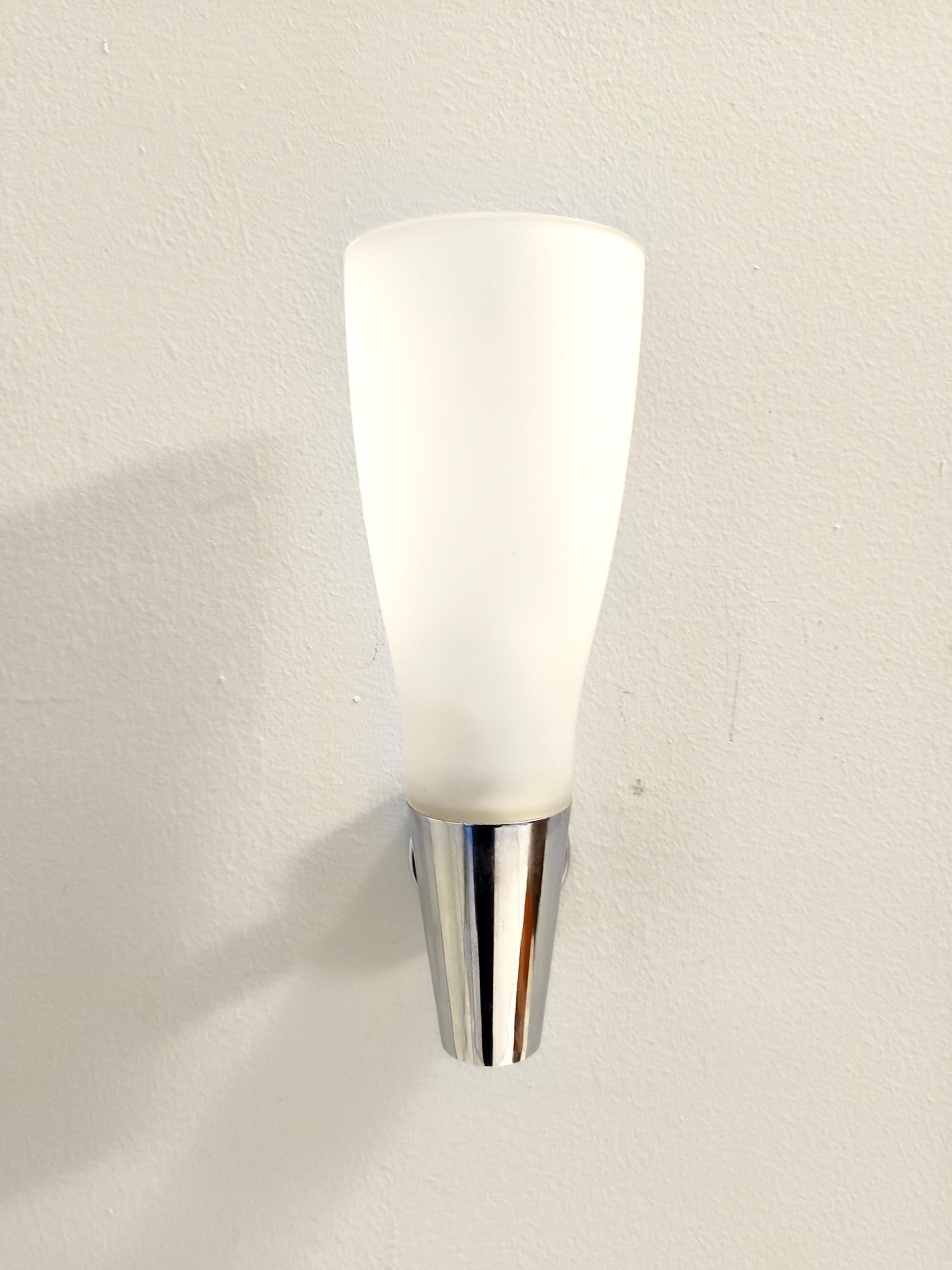 Italian Postmodern Etched Glass Sconce No. 1537 by Pietro Chiesa for Fontana Arte, Italy For Sale