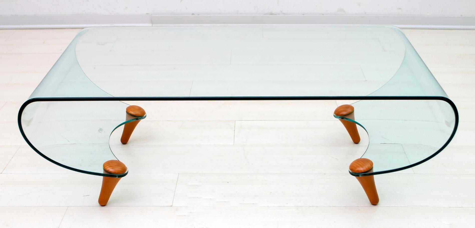 This coffee table was designed in 1996 by Fabio di Bartolomei for the Italian glass specialist Fiam Italia. The table has a curved glass top and four wooden legs.
No longer in production. Signed in the glass: FIAM Italia AB-II. Very good
