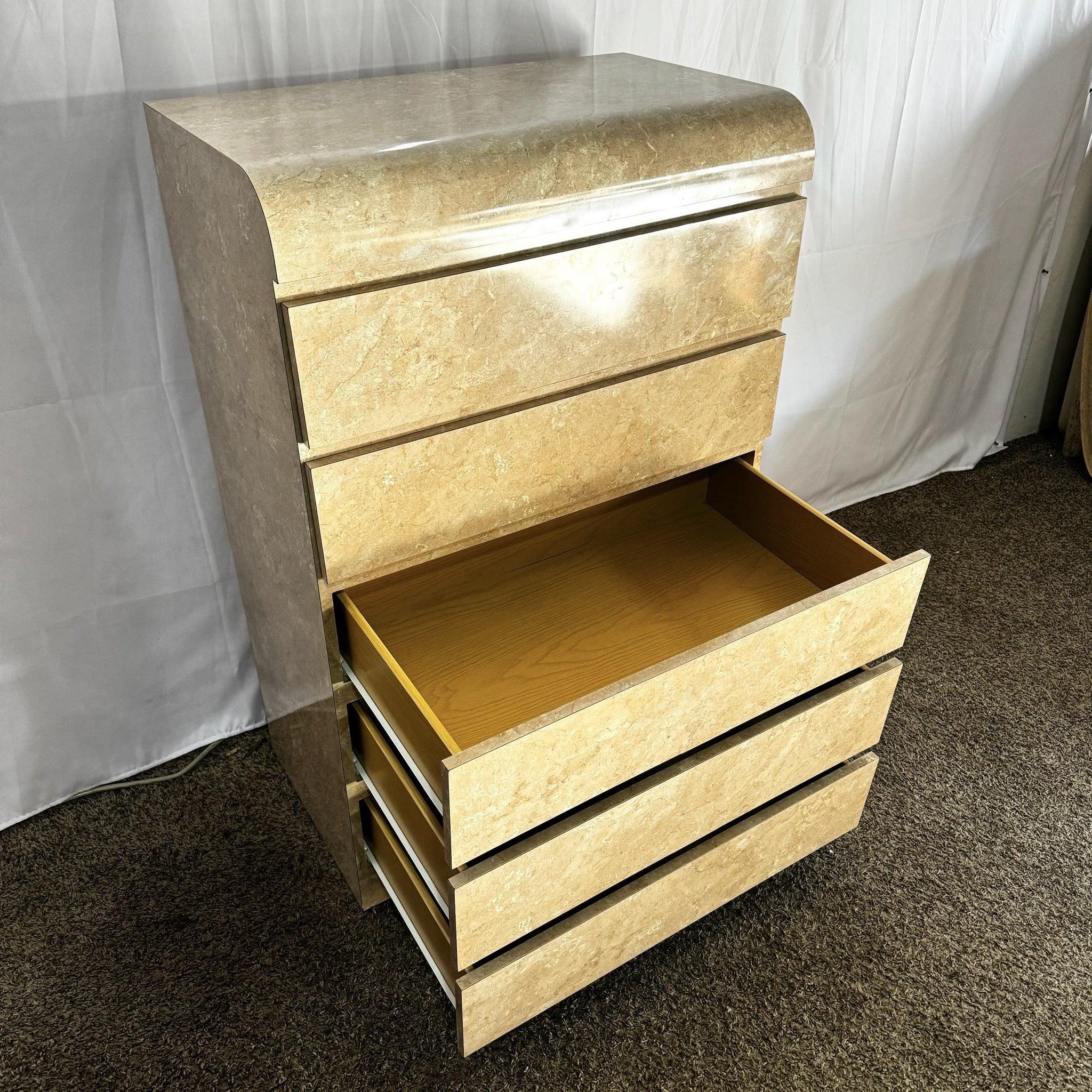 Robe de commode haute postmoderne en stratifié de marbre faux brun clair/beige en vente 1
