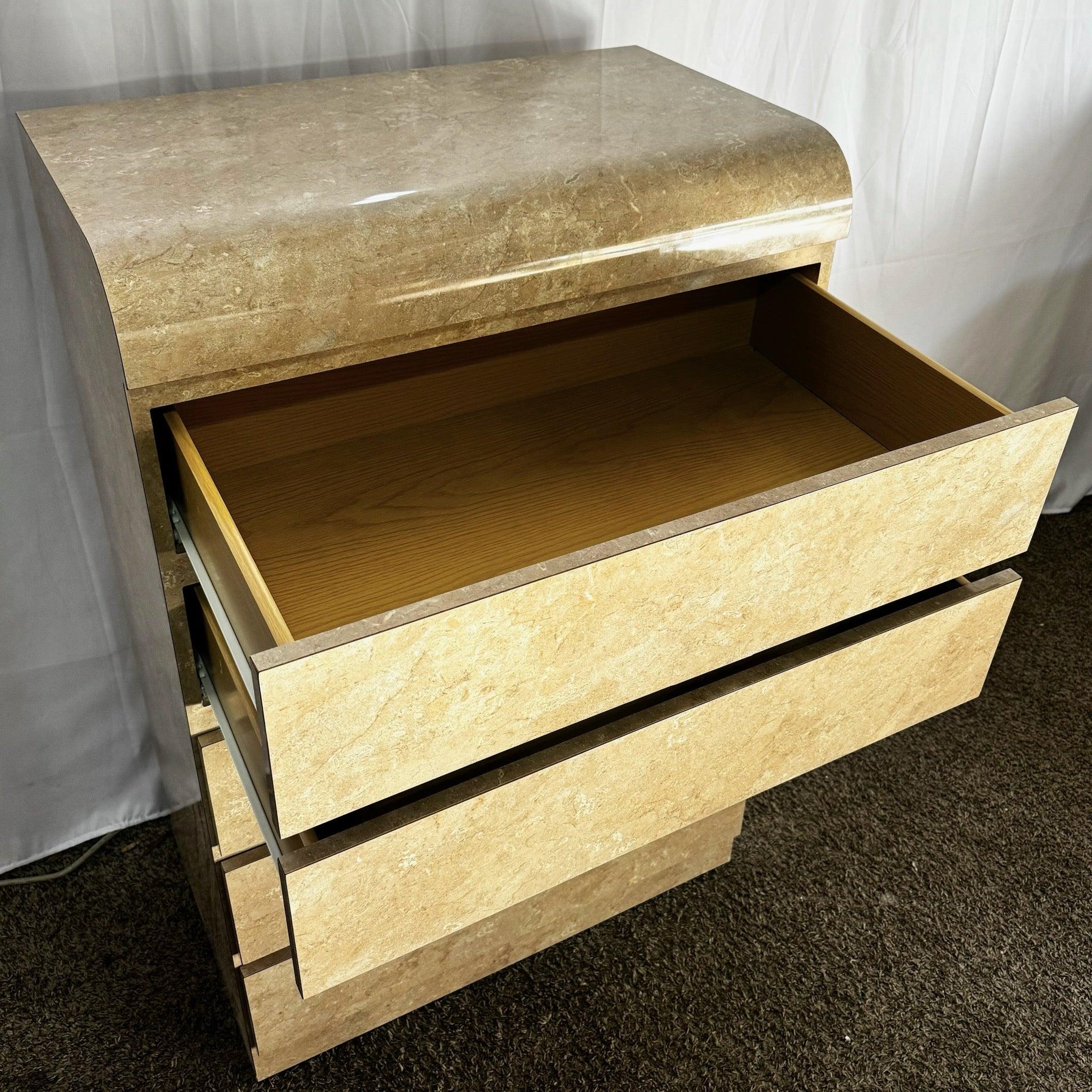 Robe de commode haute postmoderne en stratifié de marbre faux brun clair/beige en vente 2