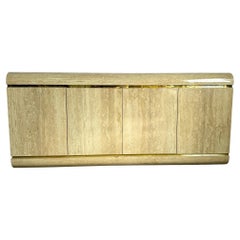 Postmoderne Wasserfall-Anrichte aus Travertin und Laminat mit Goldakzent