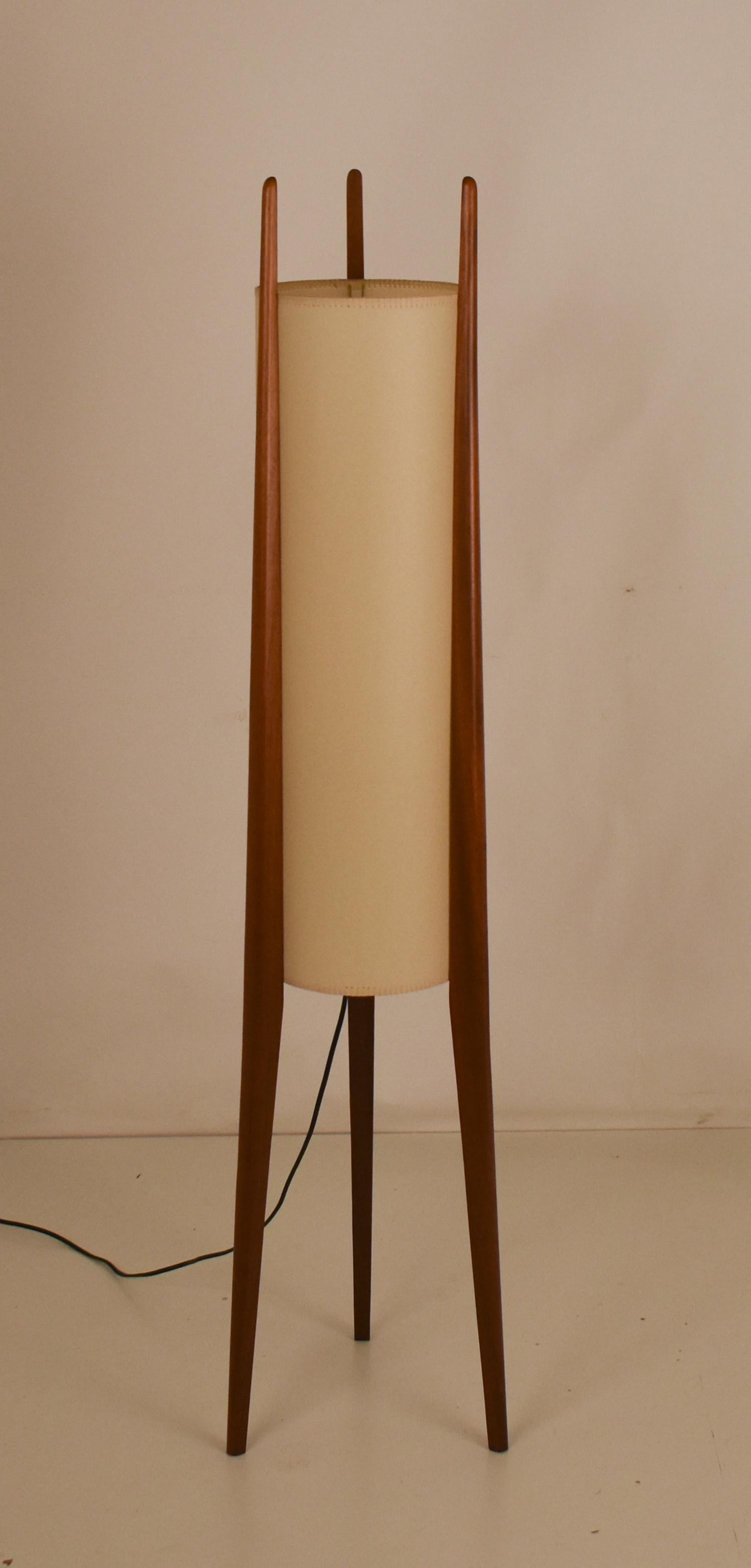 Postmodern Rumba floor lamp by Helena Poch for Taller Uno. 1990's In Good Condition In Barcelona, Cataluna