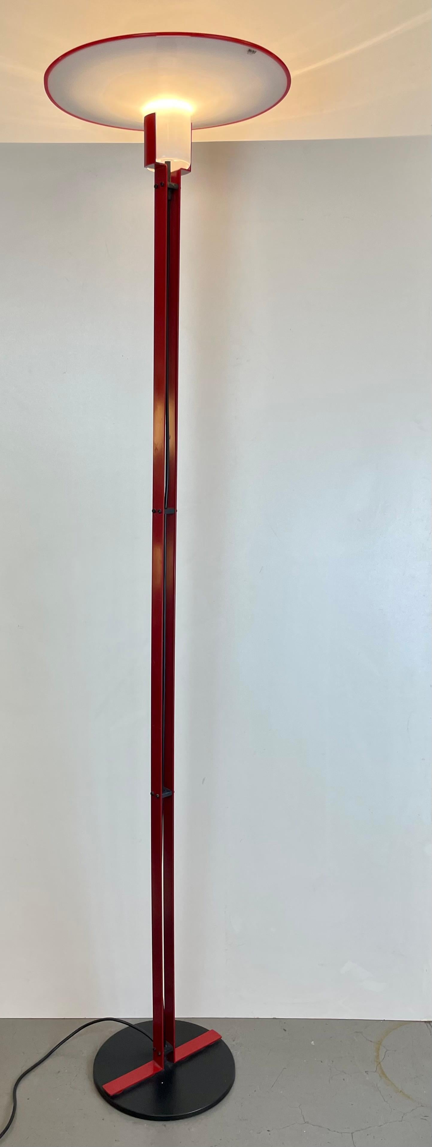 Lámpara de pie postmoderna de VeArt, años 80 Posmoderno en venta