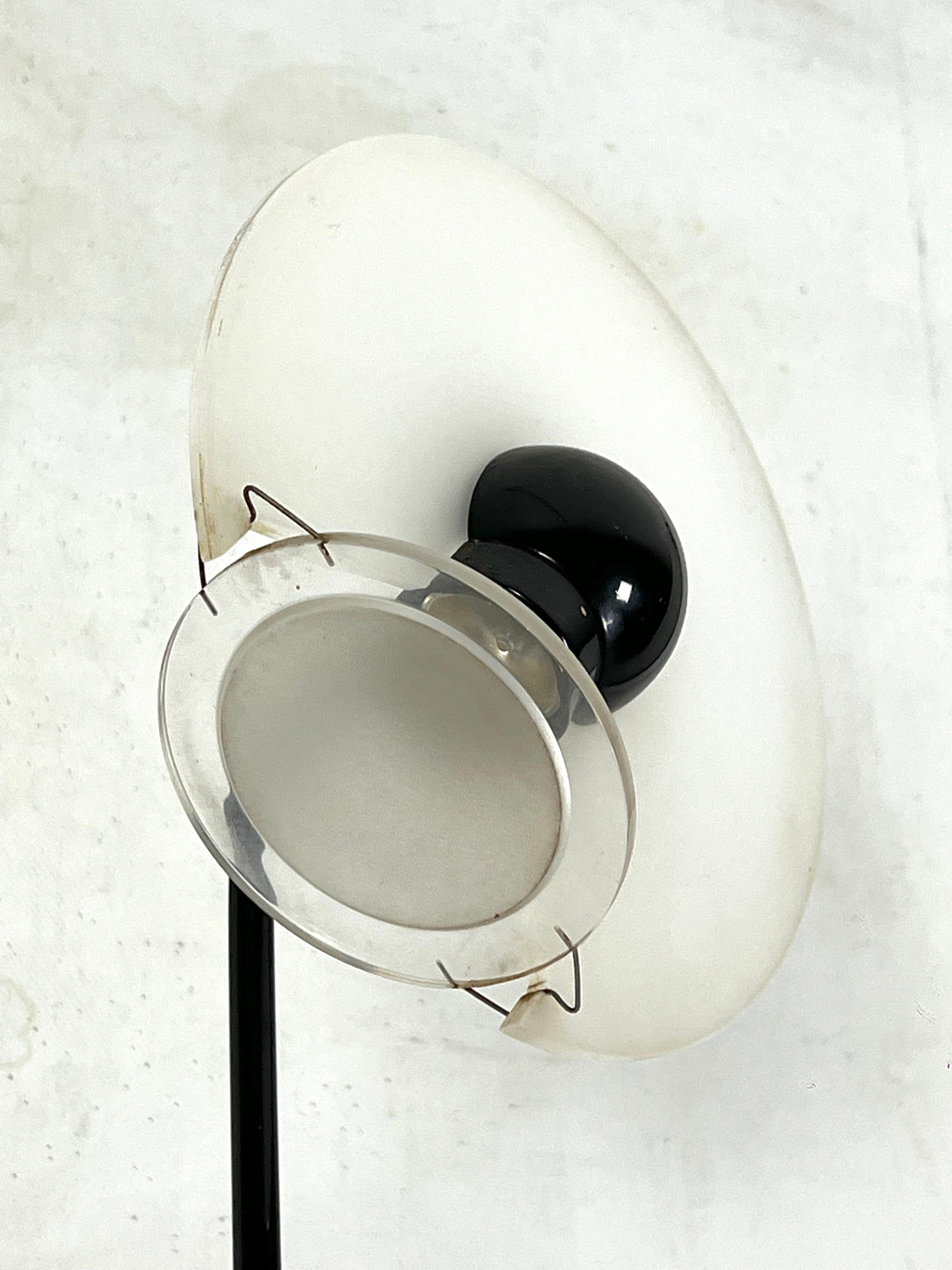 Postmodern floor lamp Club 1195 by Giuseppe Ramella for Arteluce, ITALY 1980s In Fair Condition For Sale In Catania, CT