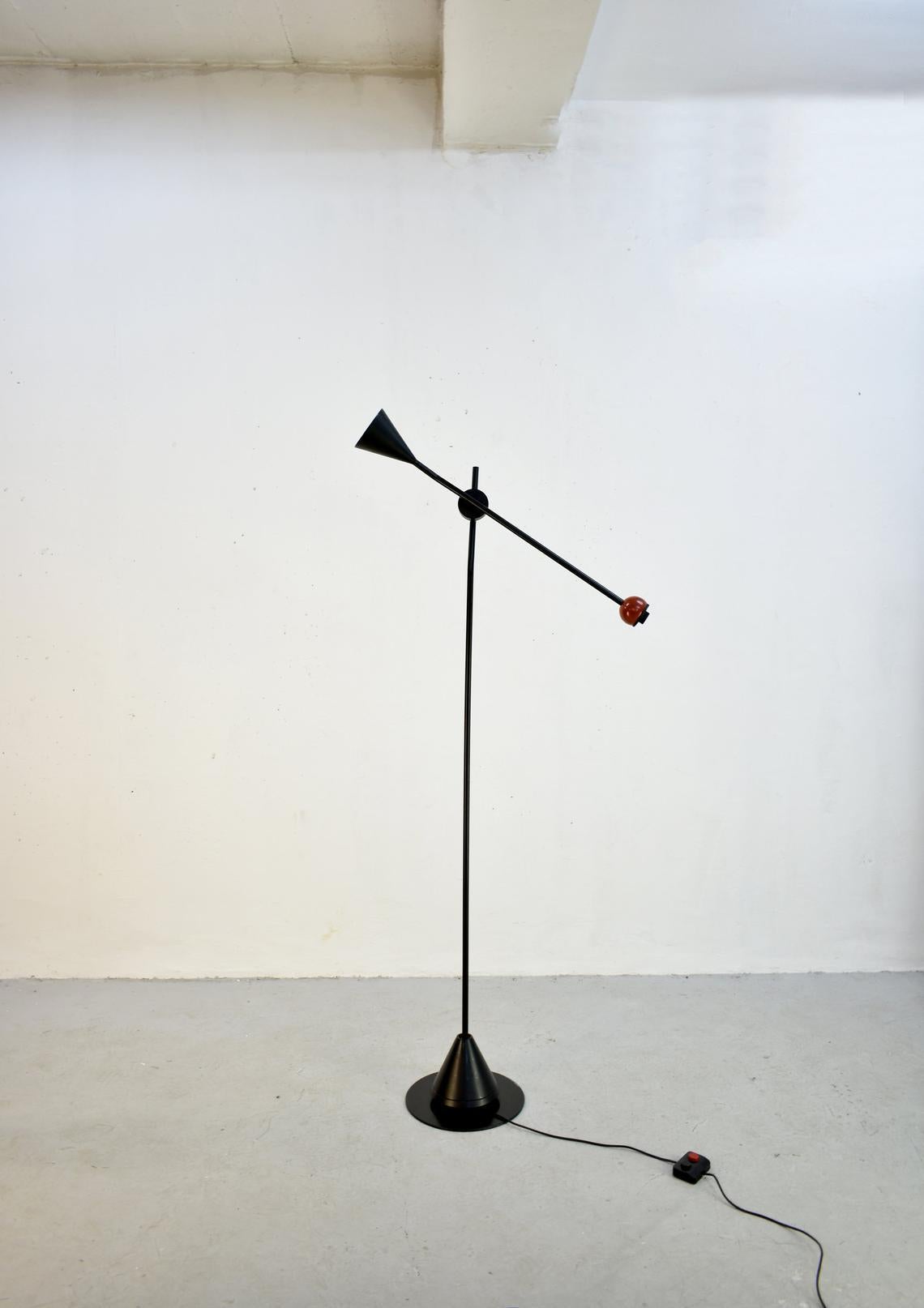 Powder-Coated Postmodern Floor Lamp 'Ettore' by Ernesto Gizmondi for Artemide, Italy, 1980s For Sale