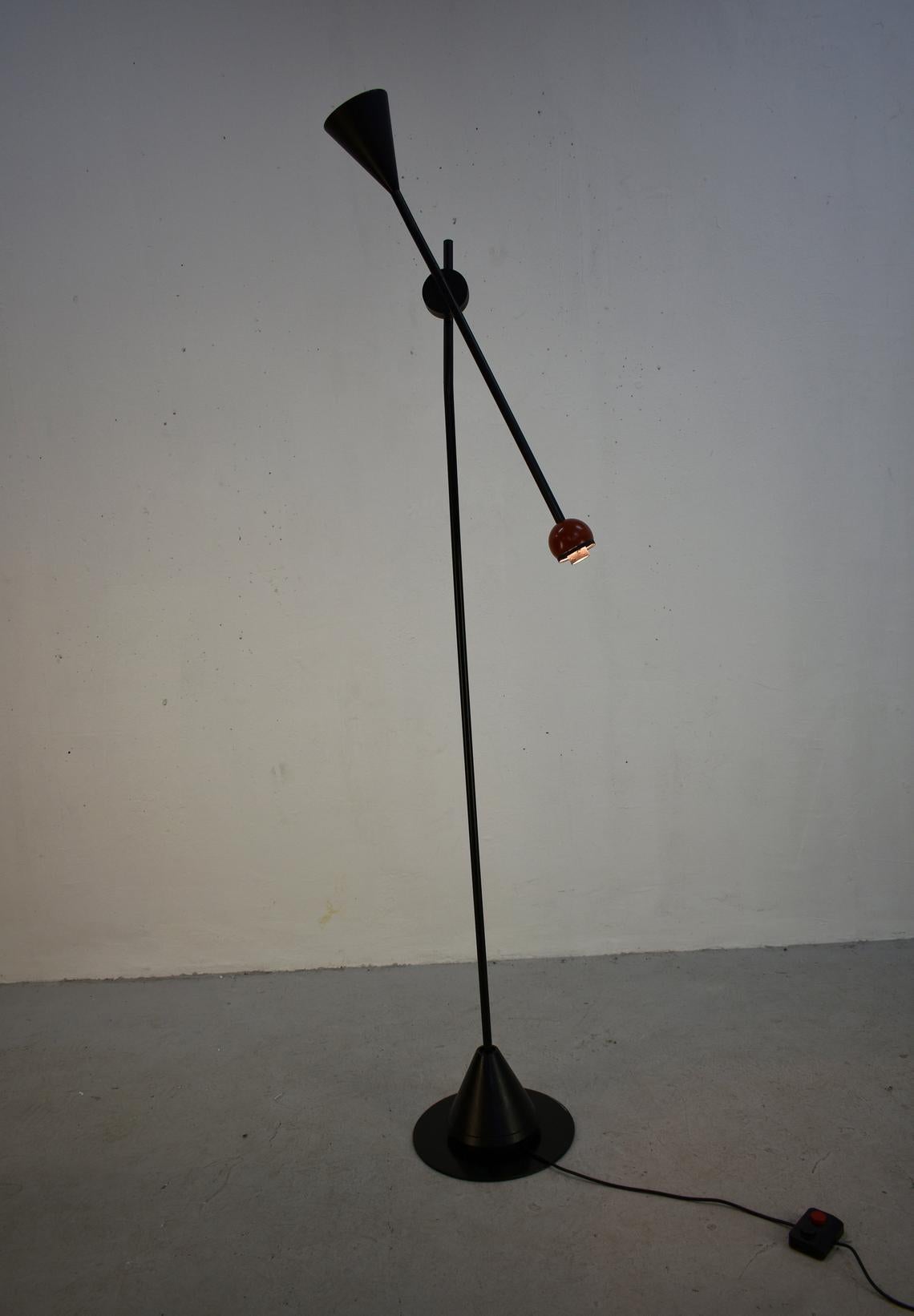 Metal Postmodern Floor Lamp 'Ettore' by Ernesto Gizmondi for Artemide, Italy, 1980s For Sale