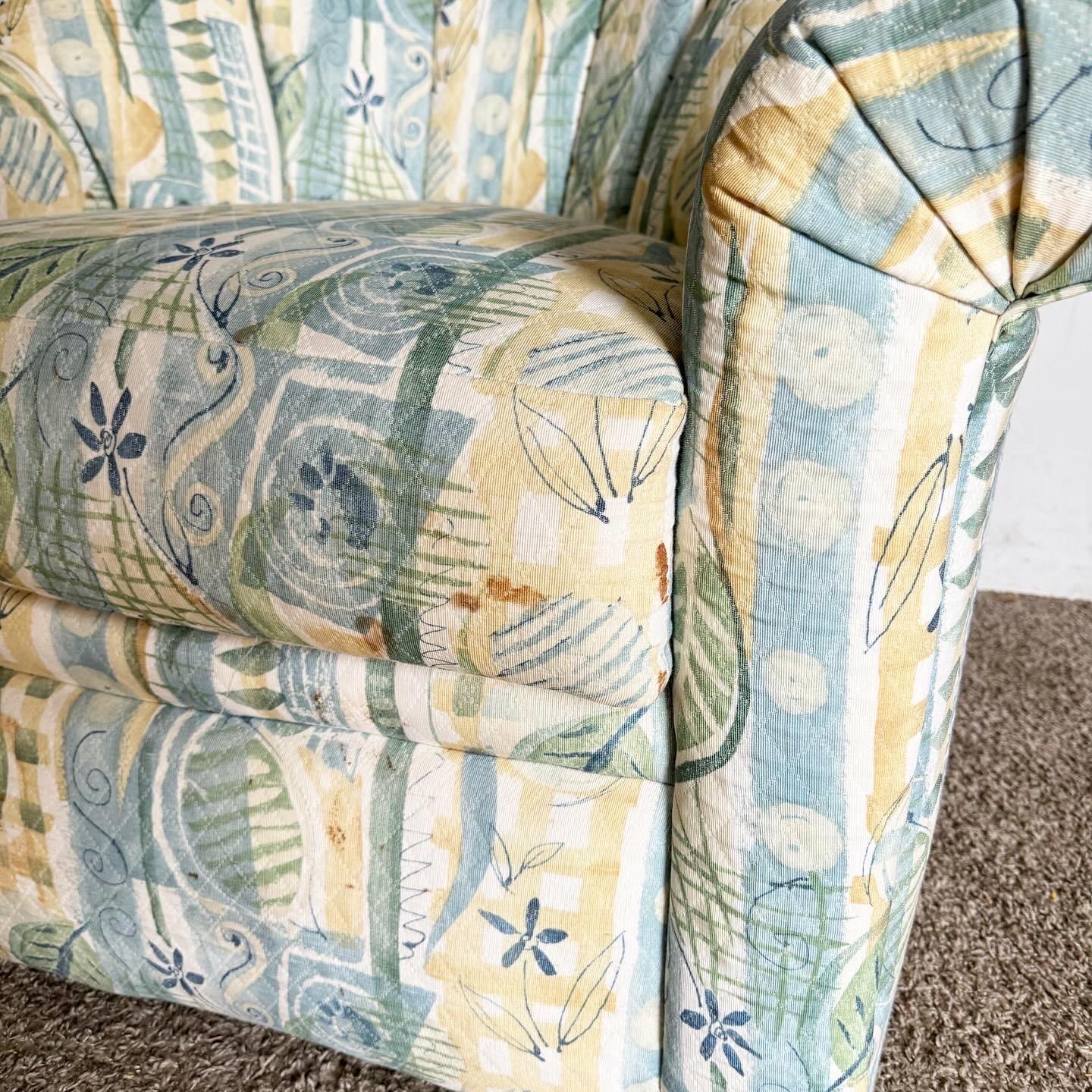 Américain Paire de chaises pivotantes postmodernes en tissu à motifs floraux