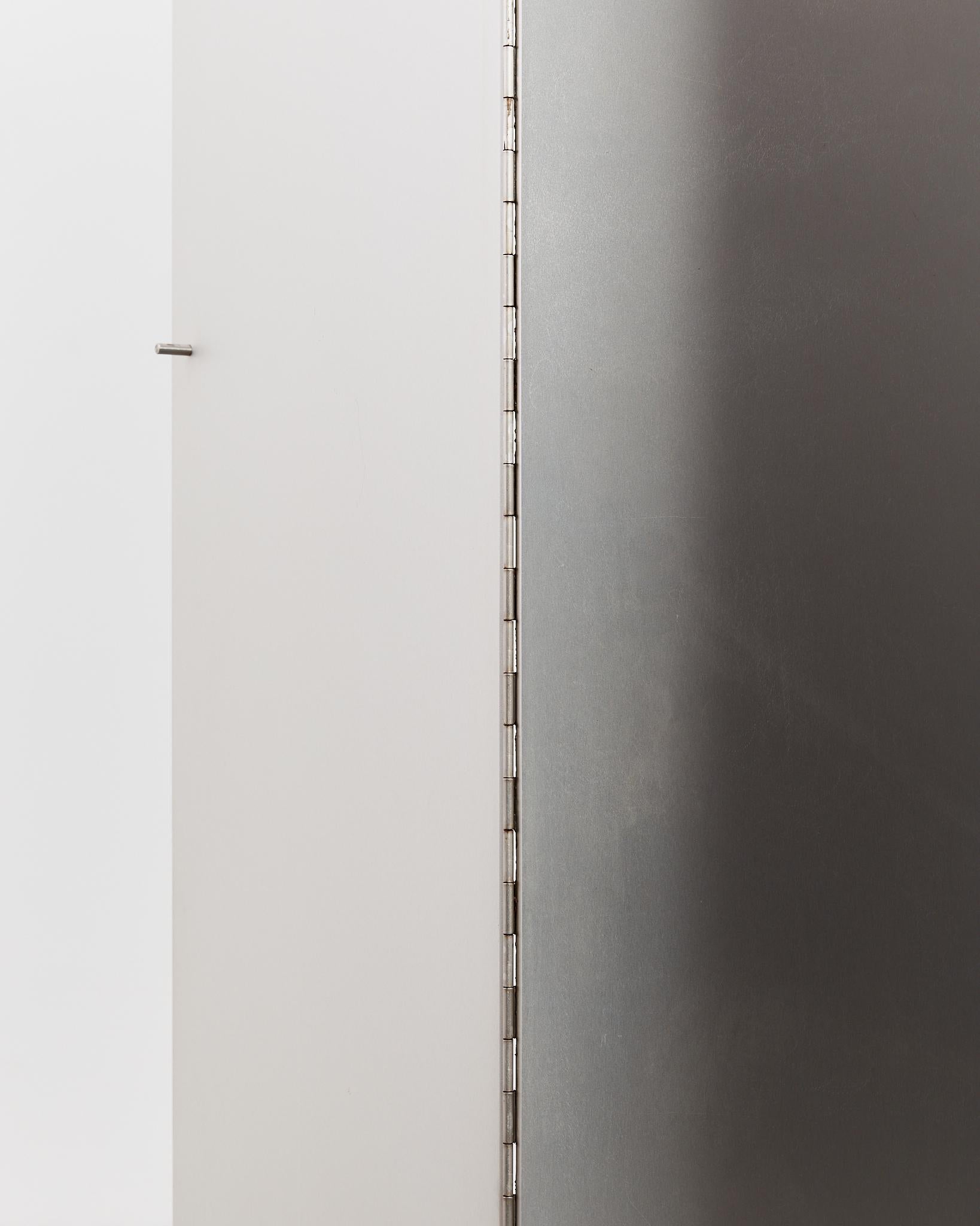 Postmoderner Aluminium-Faltwand/Raumteiler auf Rollen im Angebot 6