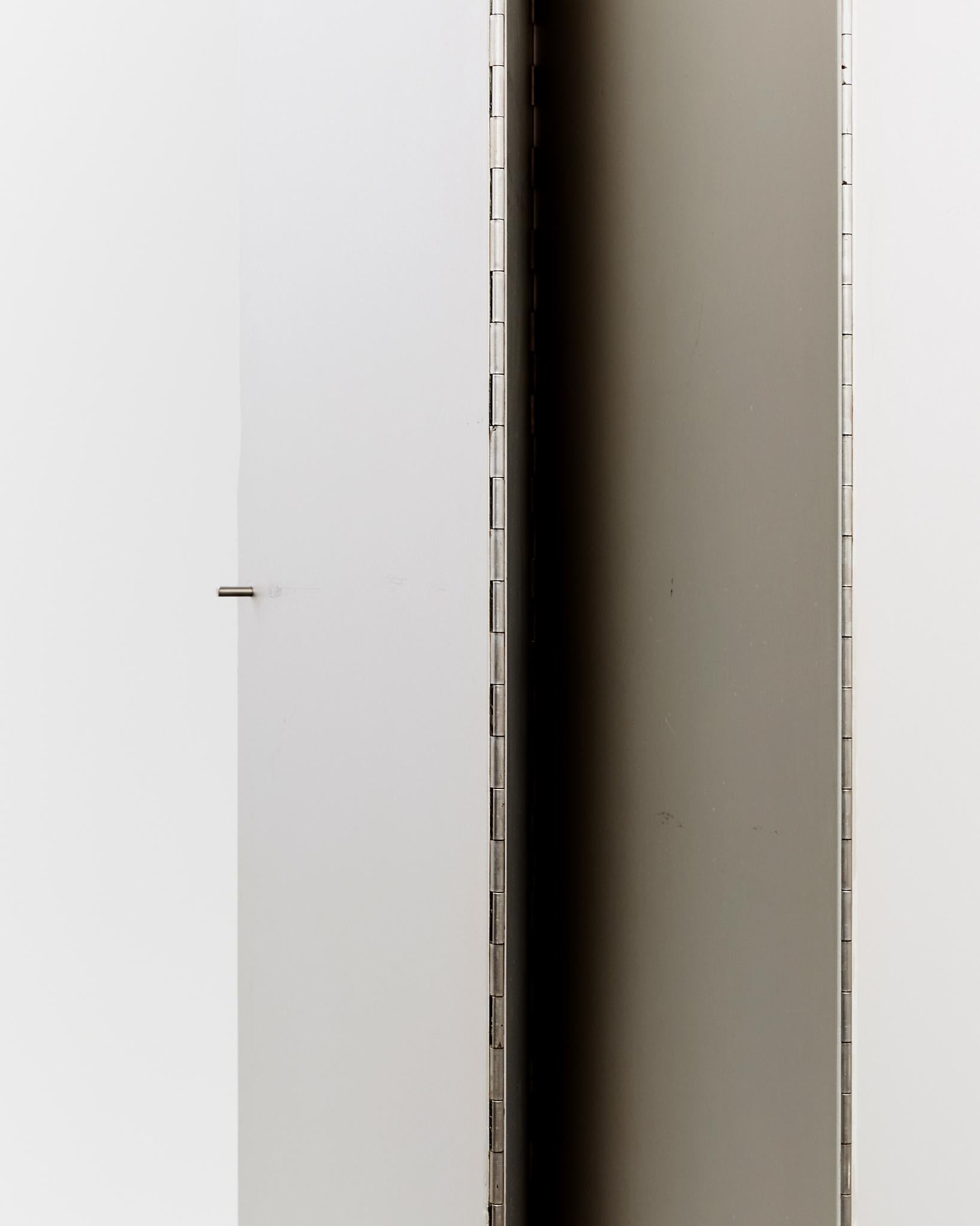 Postmoderner Aluminium-Faltwand/Raumteiler auf Rollen im Angebot 10