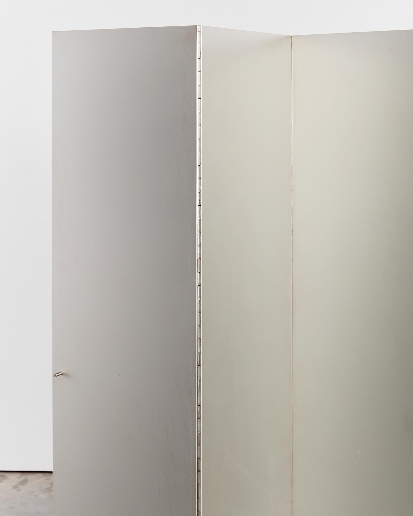 Postmoderner Aluminium-Faltwand/Raumteiler auf Rollen (20. Jahrhundert) im Angebot