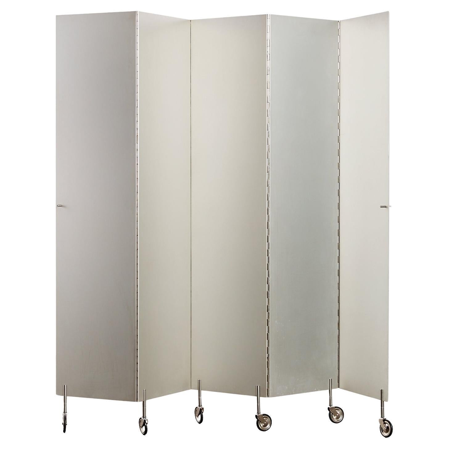 Postmoderner Aluminium-Faltwand/Raumteiler auf Rollen im Angebot