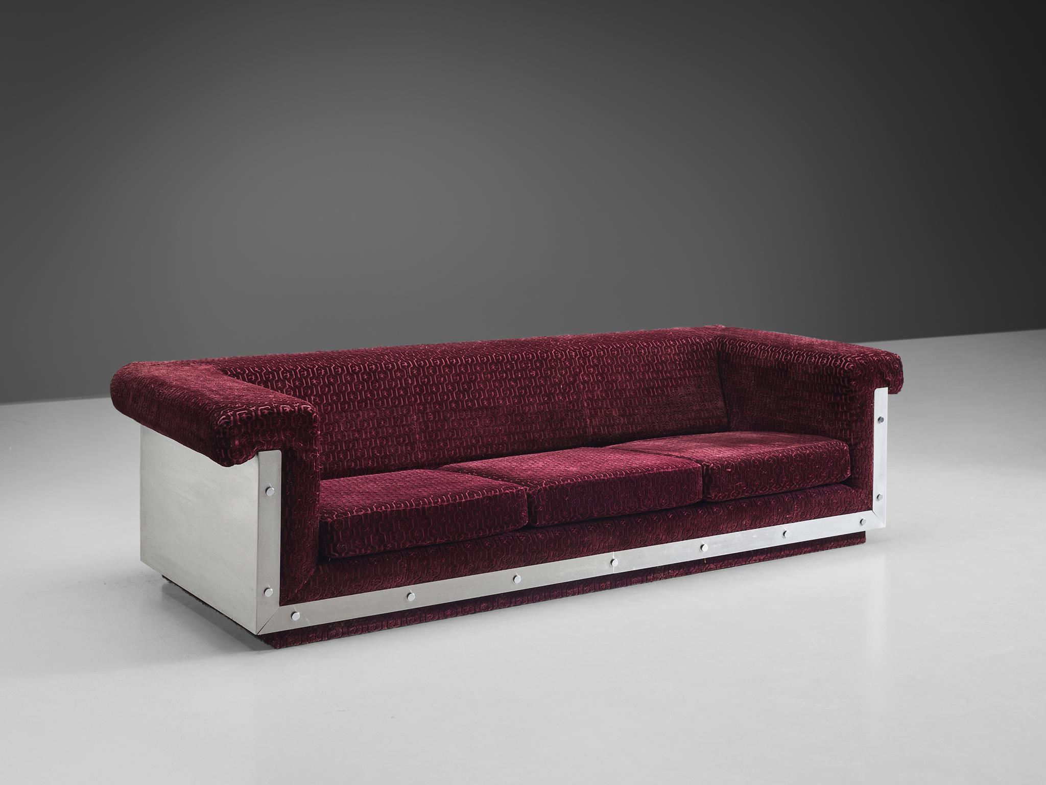 Sofa, steel, fabric, France, late 1960s

Modern and sleek sofa in stainless steel and velvet patterned upholstery. This sofa has a very strong expression mostly created by the shimmering steel case. This base holds the cushions, upholstered in a