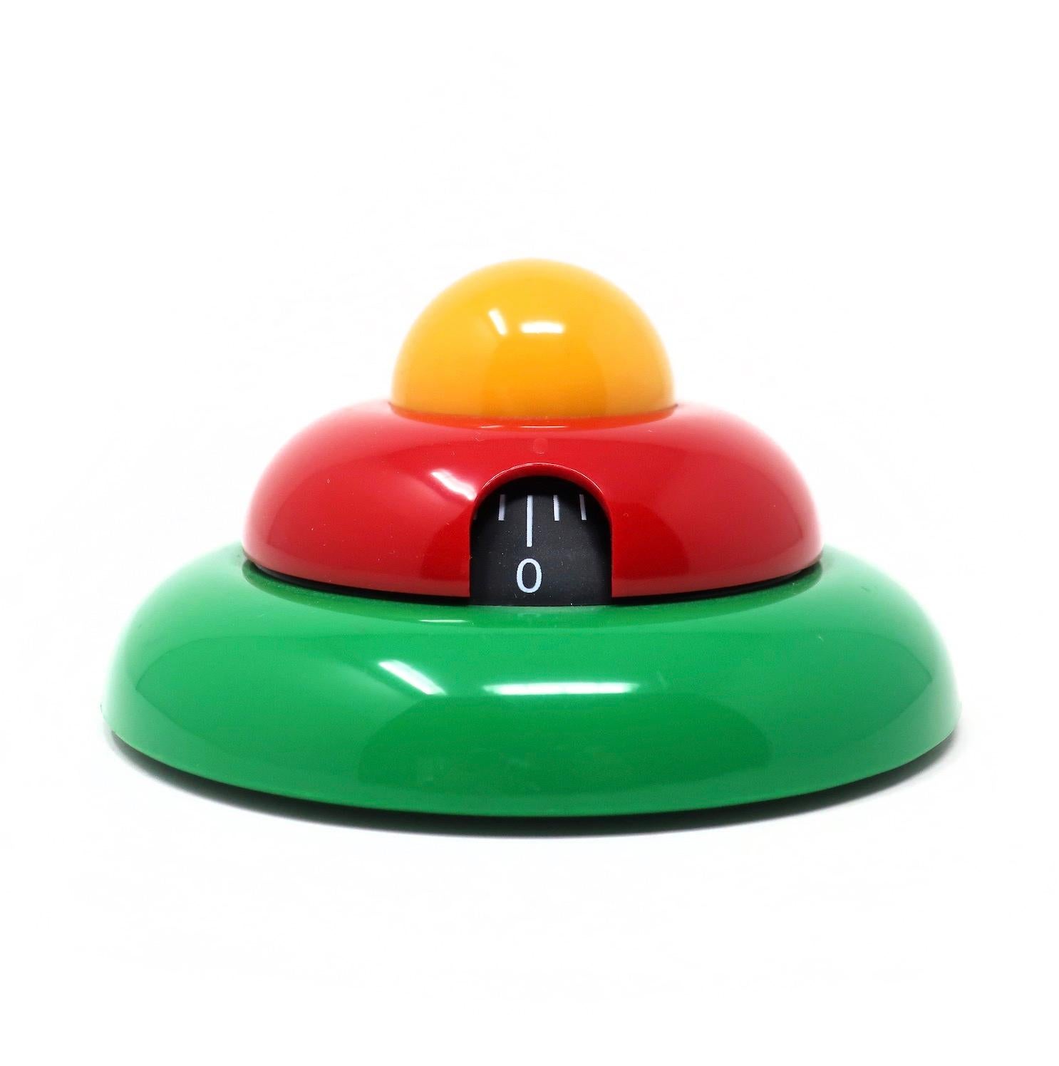 A whimsical Italian postmodern multicolor kitchen timer designed by Roberto Pezzetta for WikiDue. Stacked green, red and yellow discs give it a fun Memphis Milano. Runs for up to 60 minutes.

In very good vintage condition with slight wear