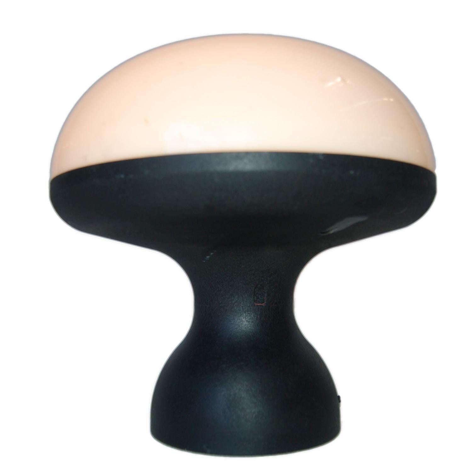 Postmodern Futurist Doom Mushroom Plastic Accent Table Lamp In Excellent Condition For Sale In Van Nuys, CA