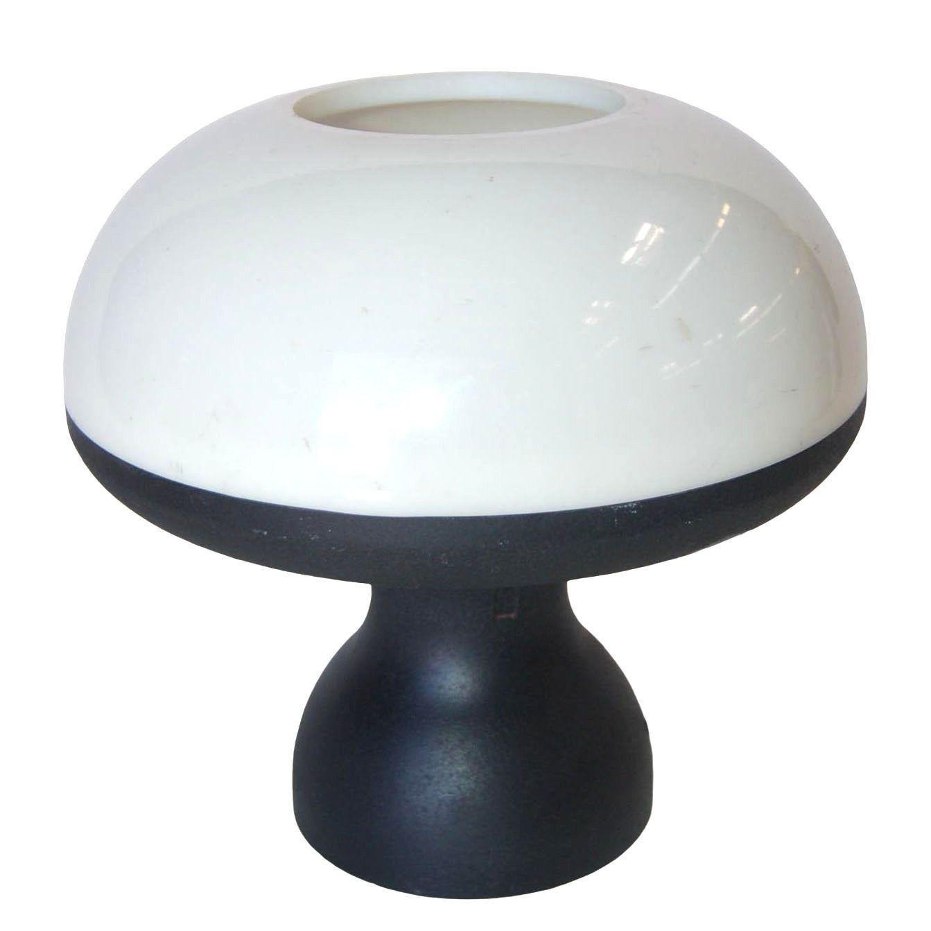 Postmodern Futurist Doom Mushroom Plastic Accent Table Lamp In Excellent Condition For Sale In Van Nuys, CA