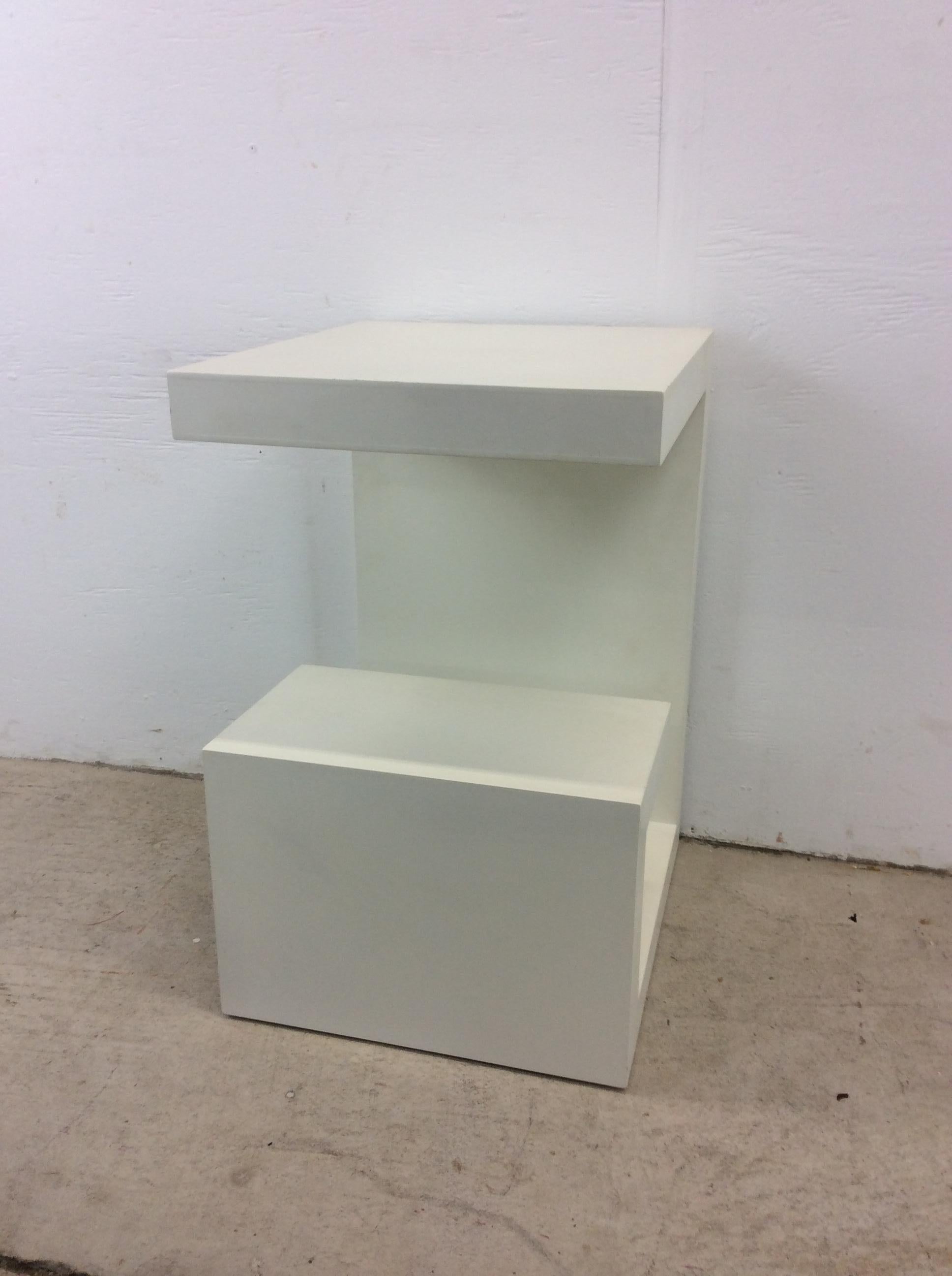 Late 20th Century Postmodern G Shaped Decorative Pedestal End Table in White Lacquer For Sale