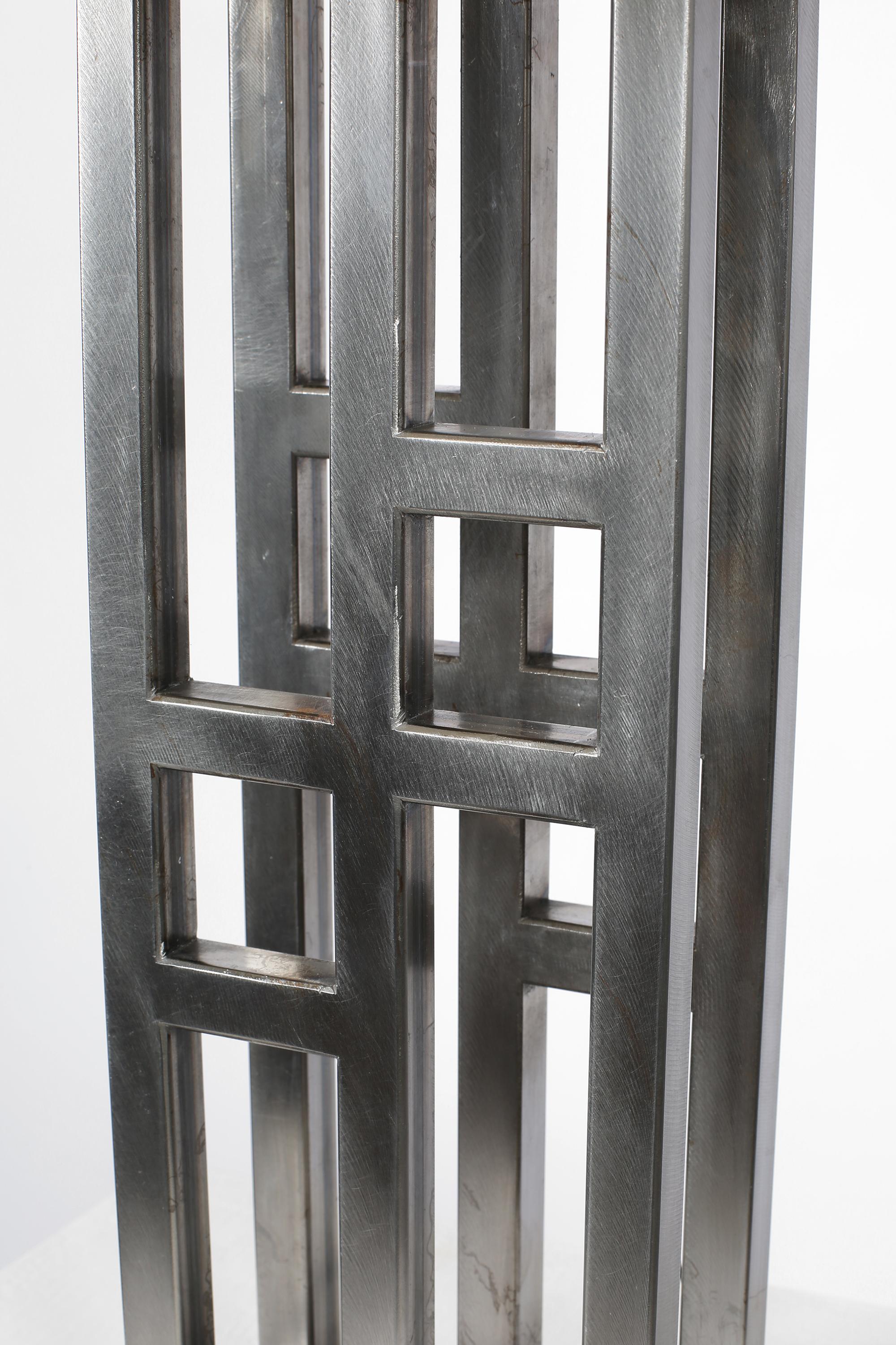 Postmoderne geometrische kubistische Stahl-Tischlampe 4