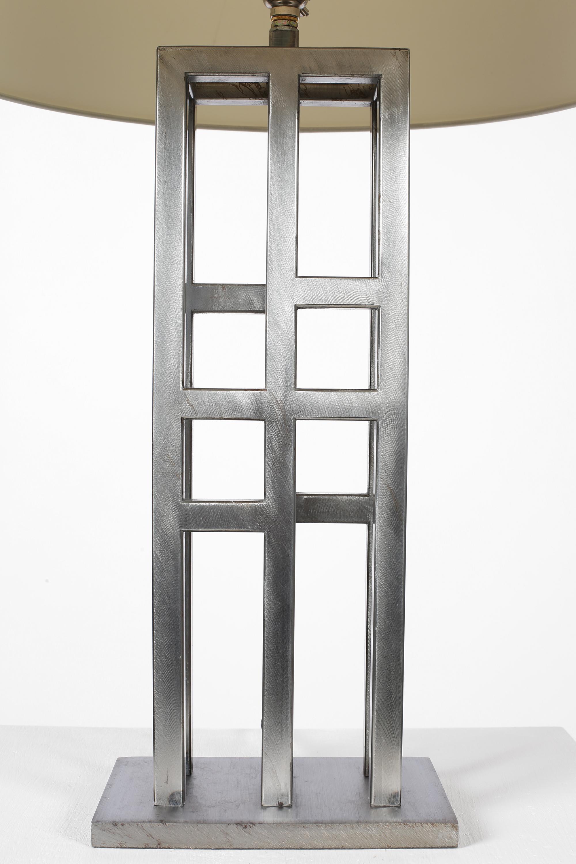 Postmoderne geometrische kubistische Stahl-Tischlampe 5