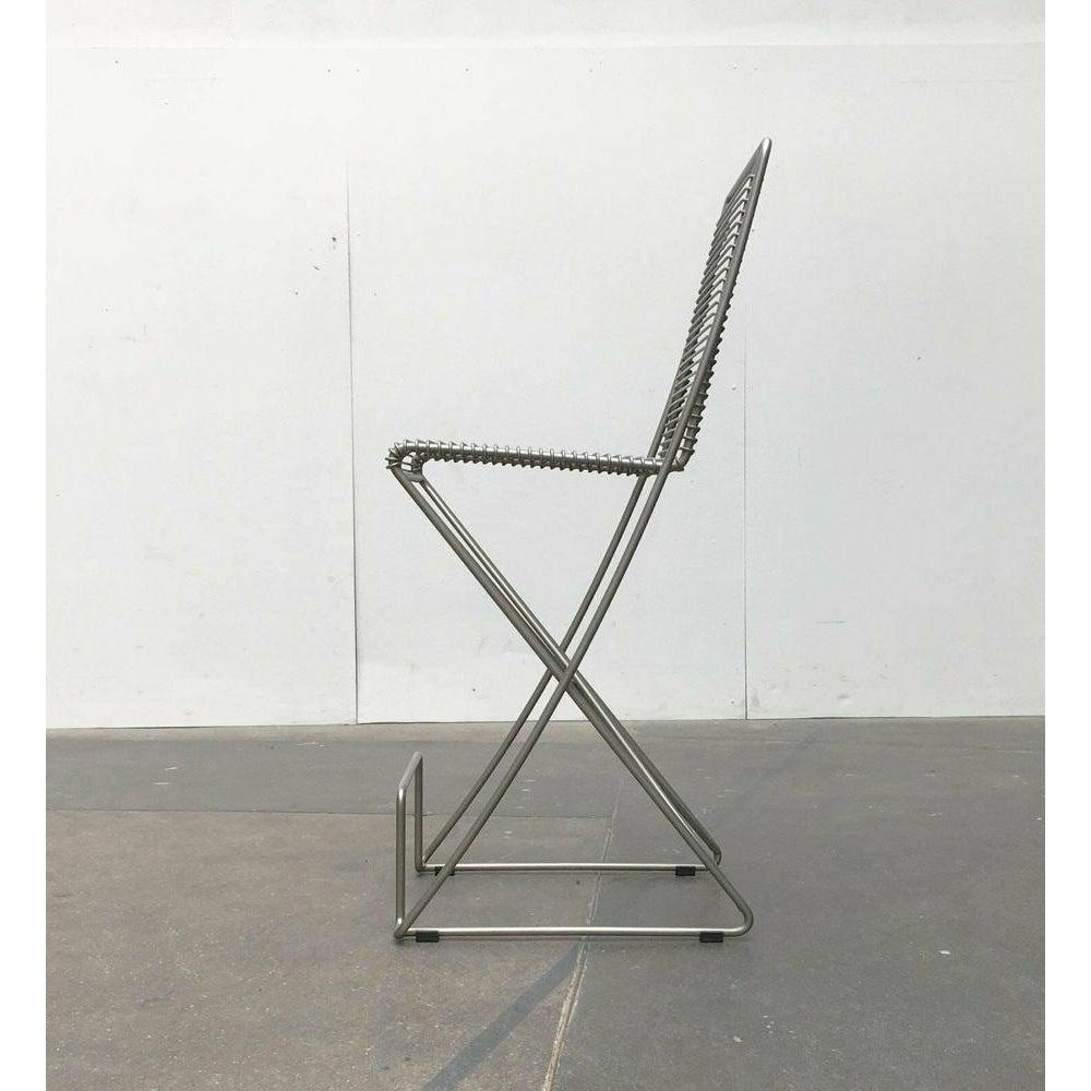 Original Till Behrens Kreuzschwinger Kitchen stools or bar stools in a rare version with a matt surface.

Elegant design classic by Prof. Till Behrens in the Bar stool version. The further development of the free wing. The stools are made entirely