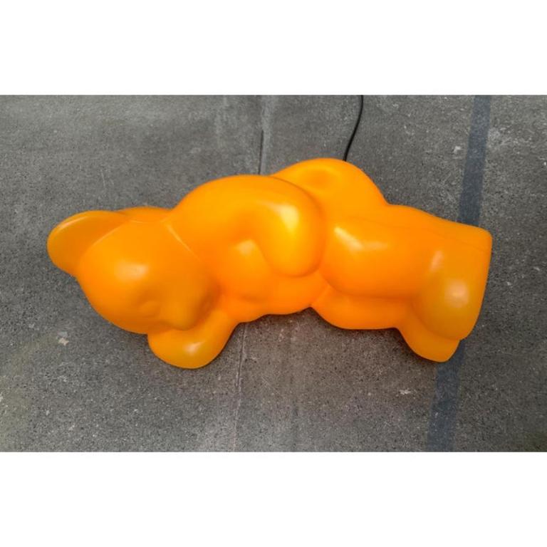 Plastica Lampada da terra Lumibär Bear tedesca postmoderna di Klein & Leidig per Flötotto, anni '90 in vendita