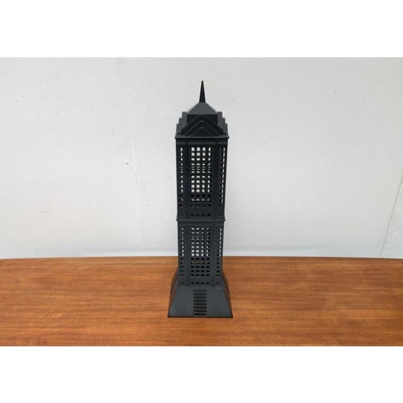 Porte-documents postmoderne allemand de la tour de Manhattan, 52e rue, Koziol, années 1990 en vente 1