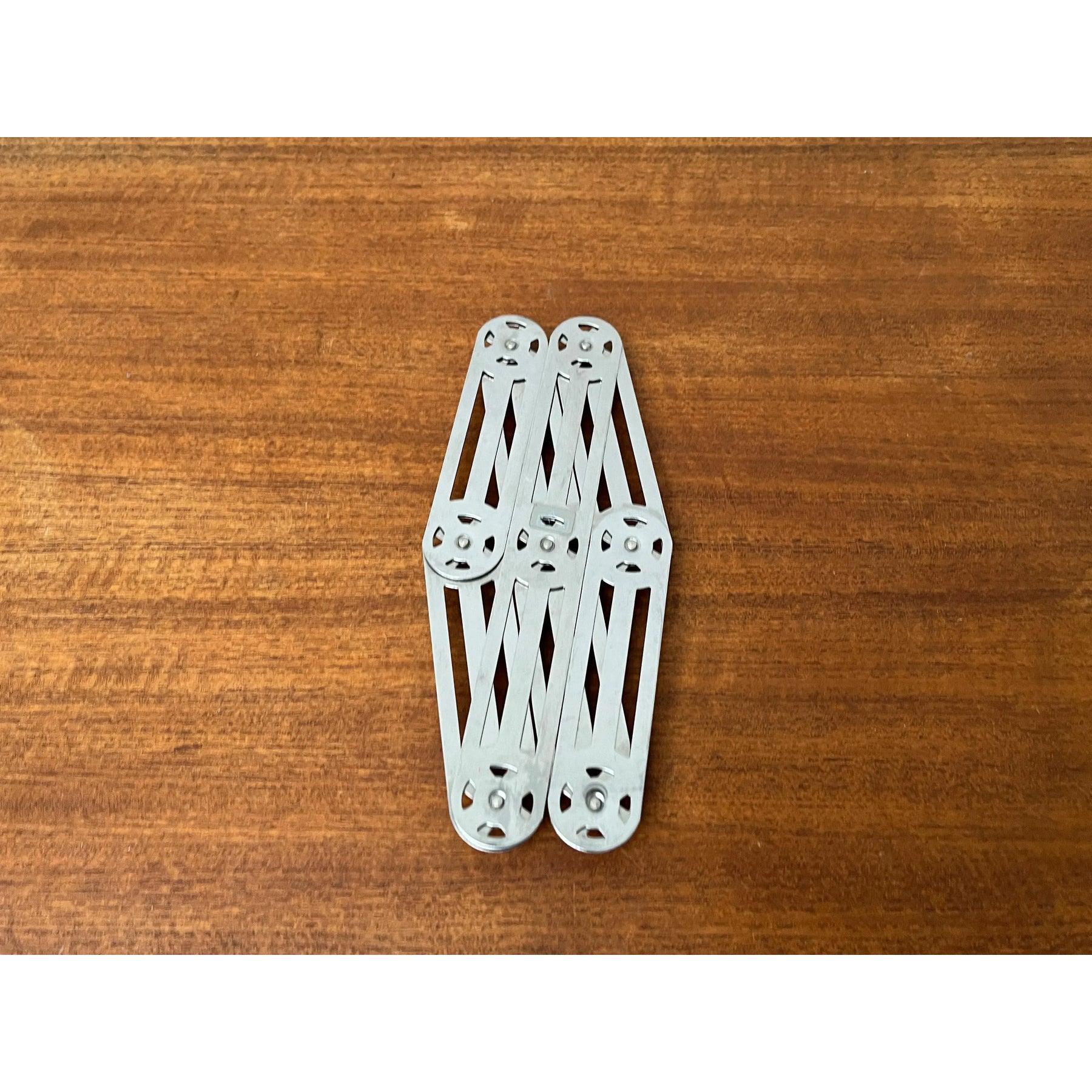 Posavasos extensible de metal alemán postmoderno de Zack en venta 3