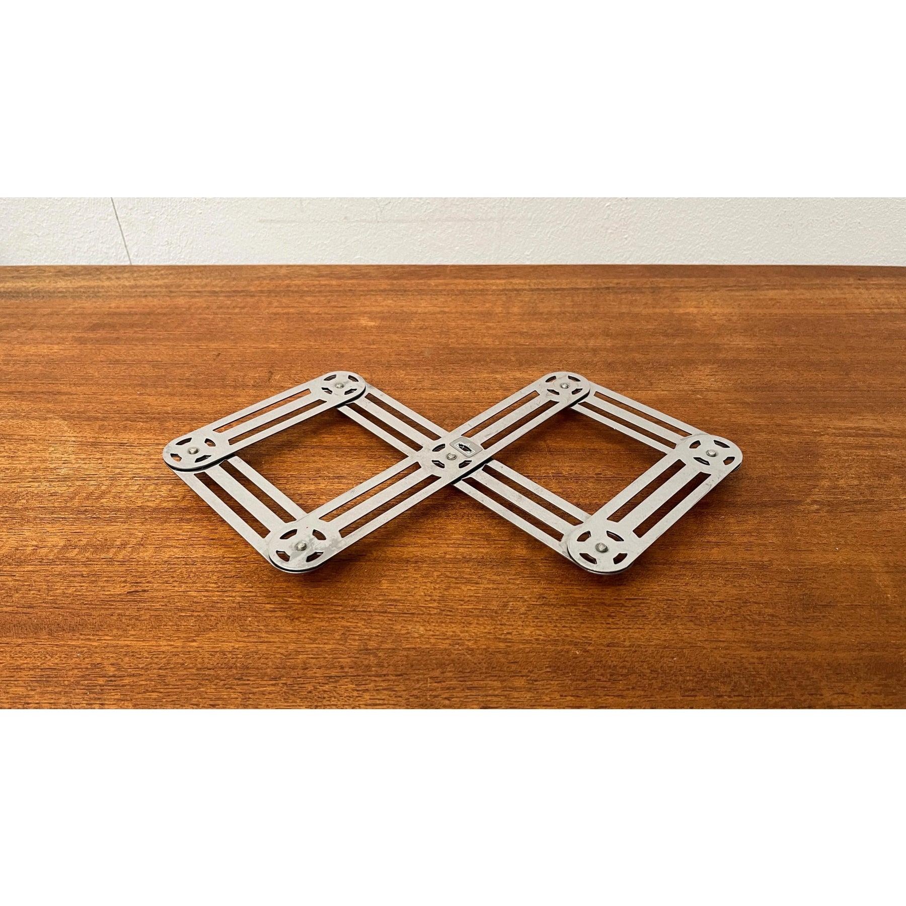 Posavasos extensible de metal alemán postmoderno de Zack Alemán en venta