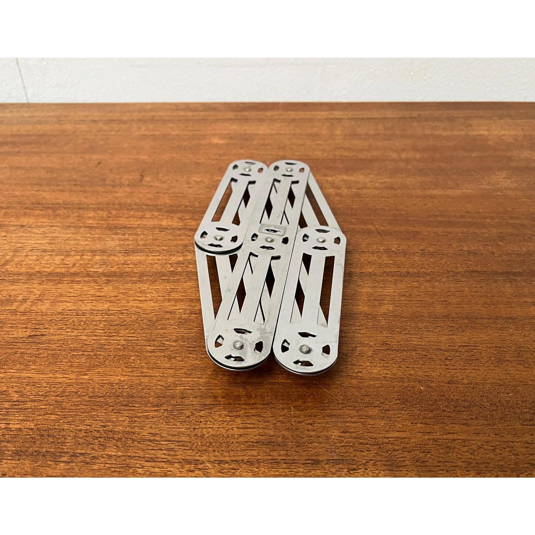 Posavasos extensible de metal alemán postmoderno de Zack Metal en venta