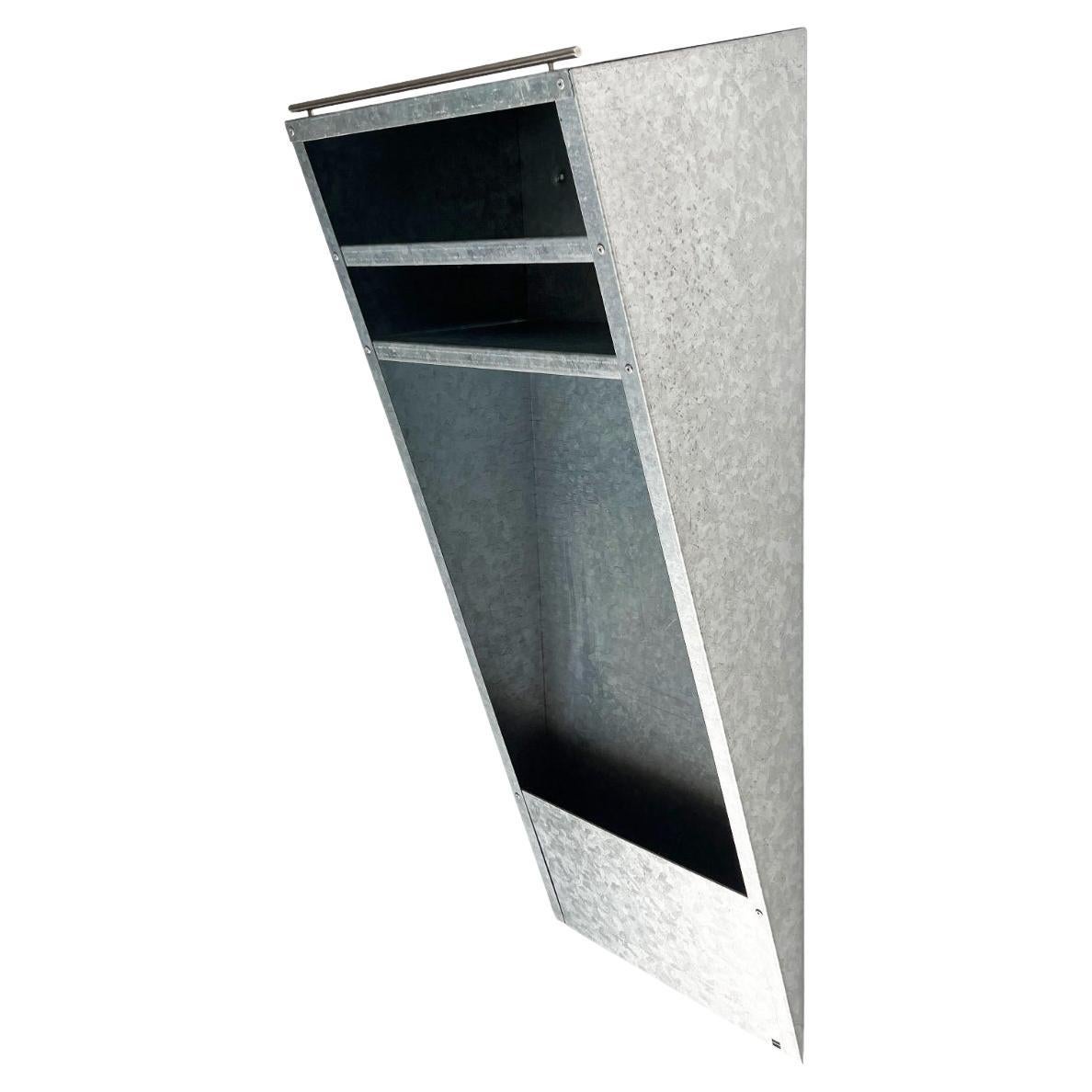 Estantería alemana postmoderna de metal para pared de Radius Design, años 80