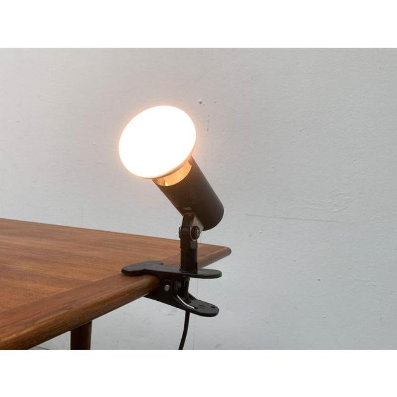 Lámpara de pinza minimalista alemana postmoderna de Erco, años 80 en venta 4