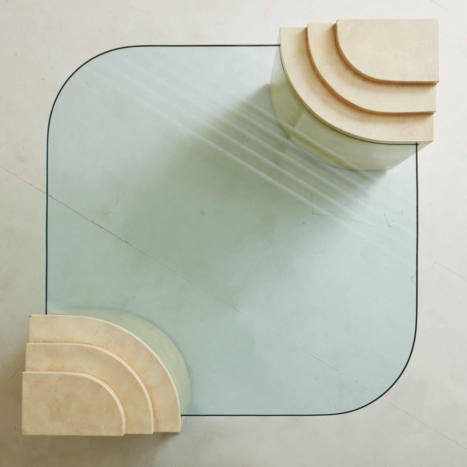 Mesa de centro postmoderna de cristal y laminado, EE.UU. Década de 1990 2
