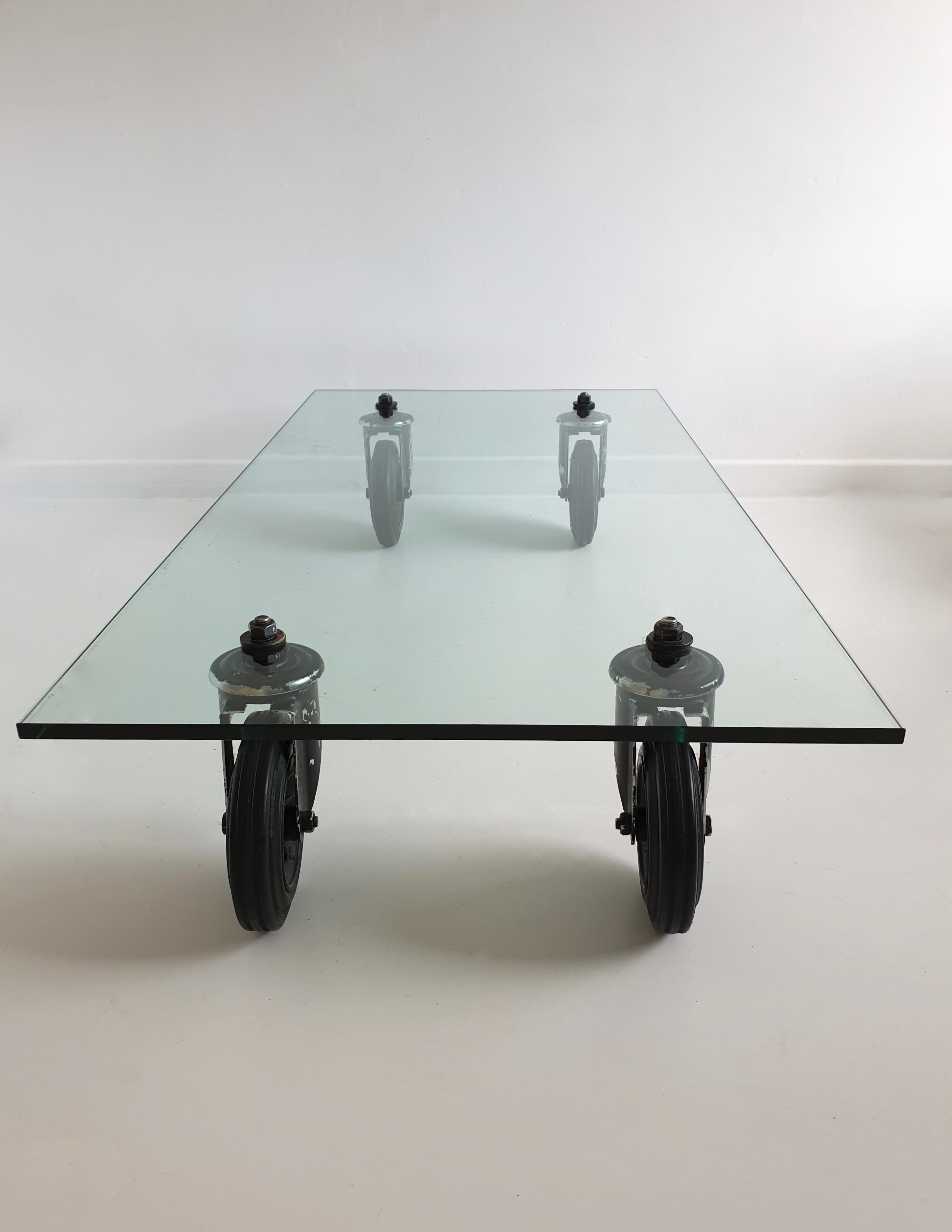 Postmodern Glass Coffee Table by Gae Aulenti for Fontana Arte In Good Condition For Sale In London, GB