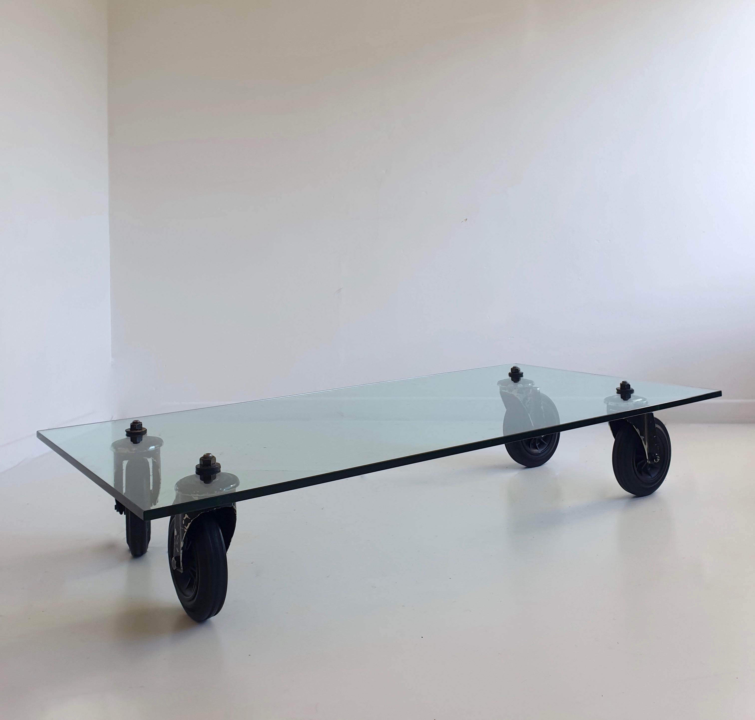 Late 20th Century Postmodern Glass Coffee Table by Gae Aulenti for Fontana Arte For Sale