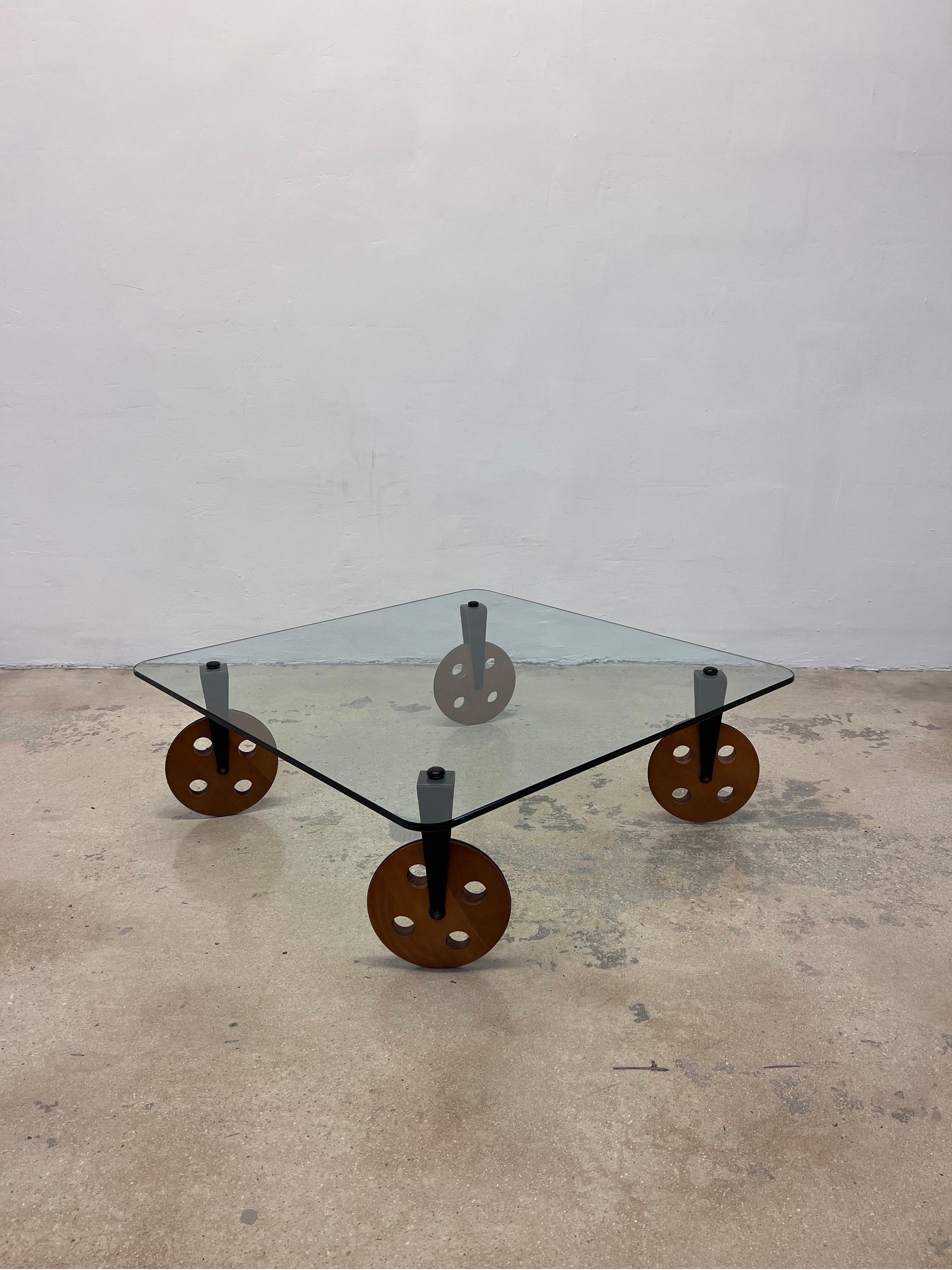 Post-modern coffee table in the style of Gae Aulenti for Fontana Arte, designed after Aulenti's 