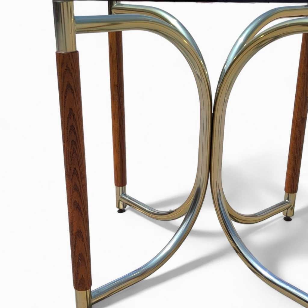 Table de salle à manger postmoderne en verre, base en laiton et bois de chêne, États-Unis, vers 1980 en vente 11