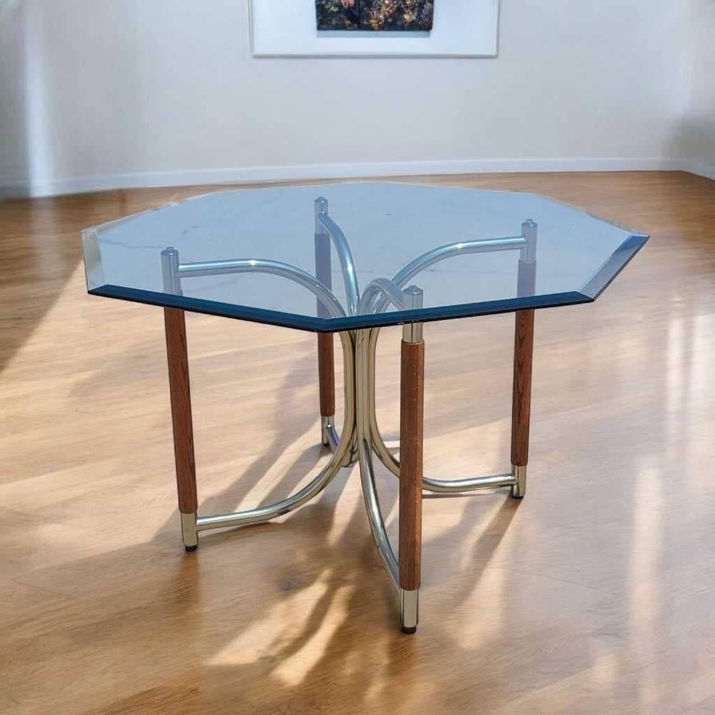 Table de salle à manger postmoderne en verre, base en laiton et bois de chêne, États-Unis, vers 1980 Bon état - En vente à Rancho Cucamonga, CA