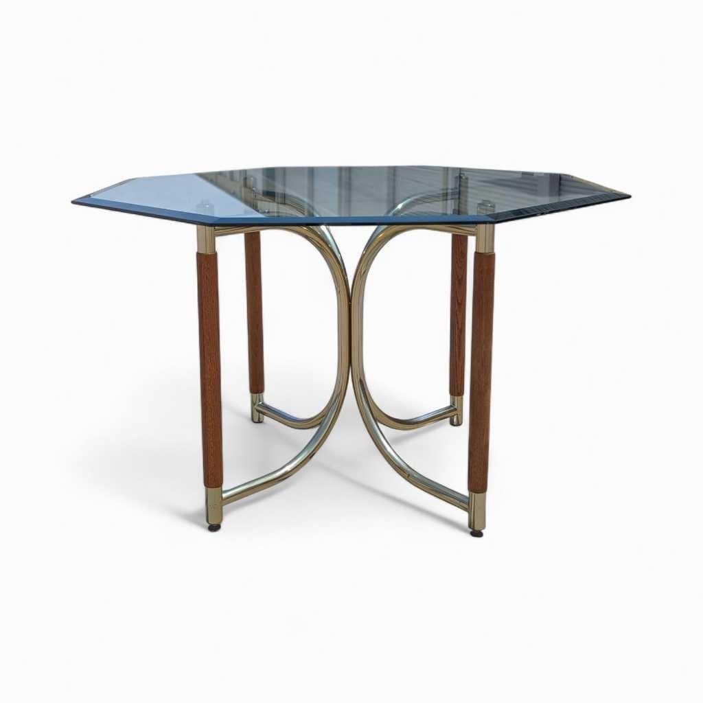 Laiton Table de salle à manger postmoderne en verre, base en laiton et bois de chêne, États-Unis, vers 1980 en vente