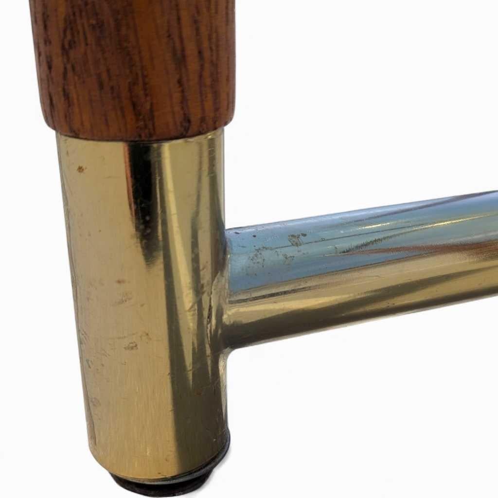 Table de salle à manger postmoderne en verre, base en laiton et bois de chêne, États-Unis, vers 1980 en vente 1