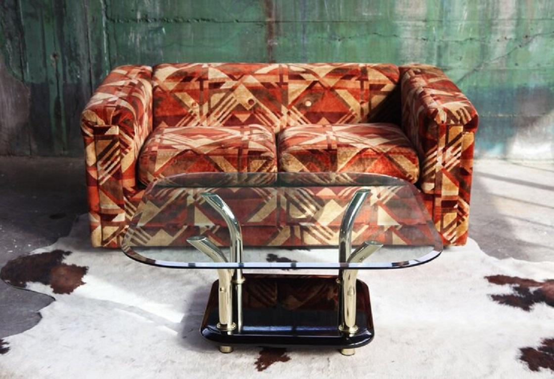 Postmodern Glass Lucite & Brass Coffee Table,  1980s In Good Condition For Sale In Madison, WI